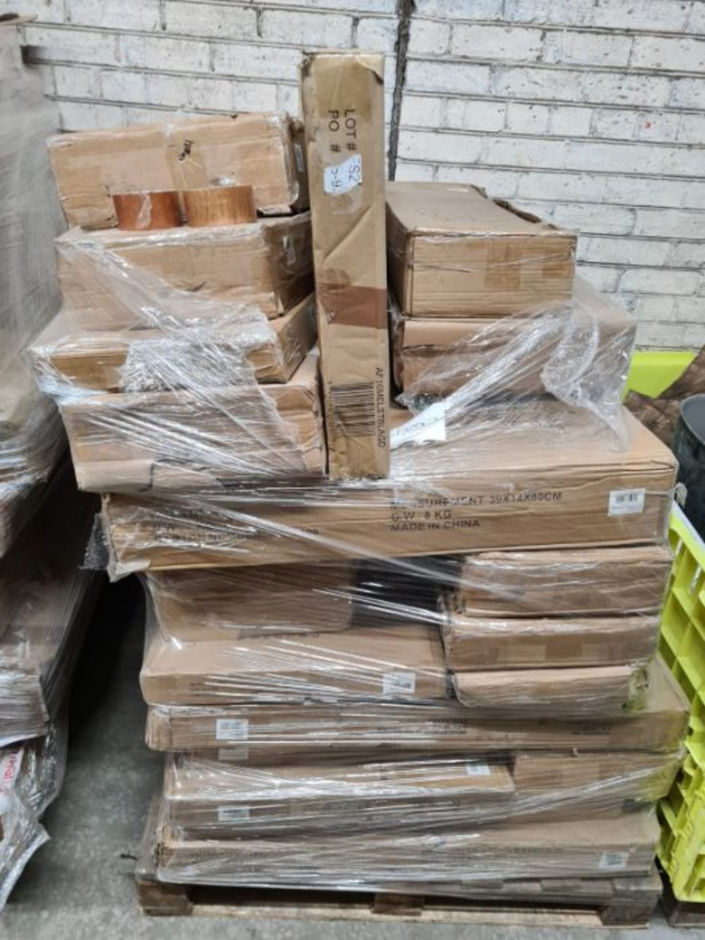 26 pallets (1x 40ft wagon) assorted grade online customer returns, these are unmanifested and - Image 11 of 24