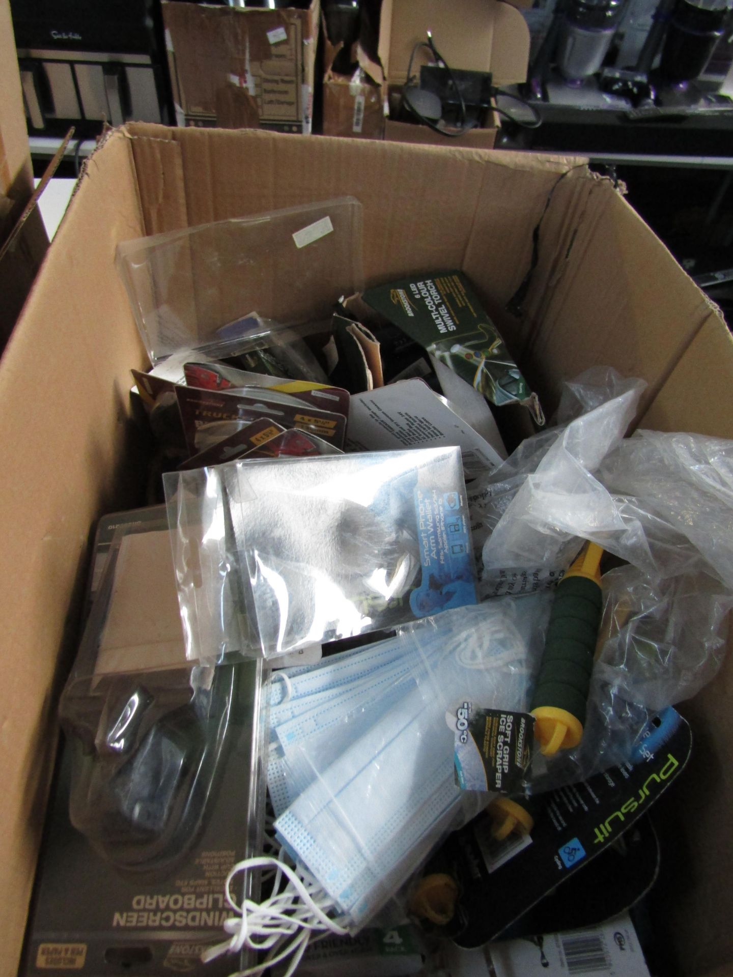 Box of approx 20 various auto accessories