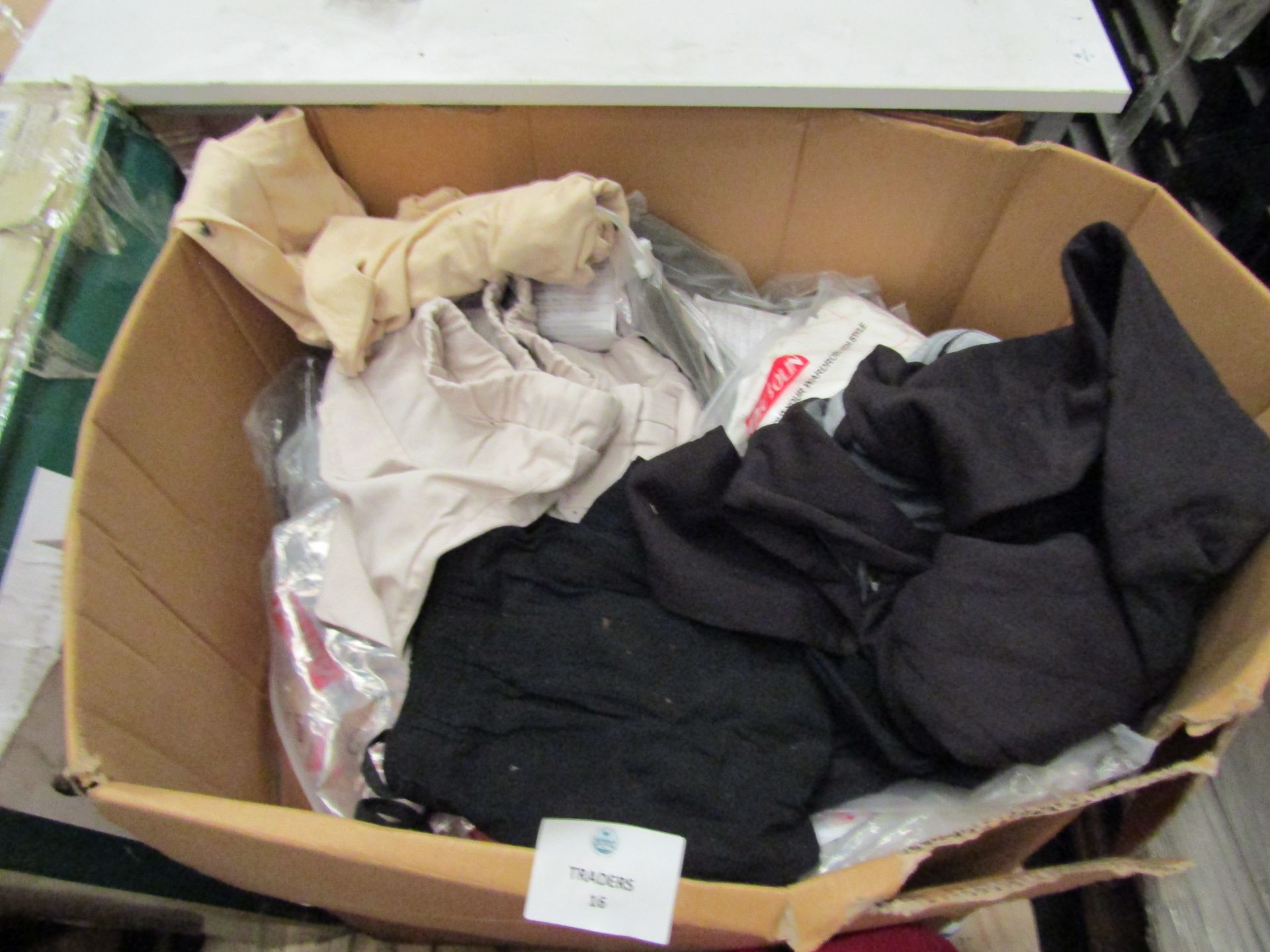 Pallet of approx 60 pieces of new unused Amazon fulfilled clothing, includes tops, hoodies and more