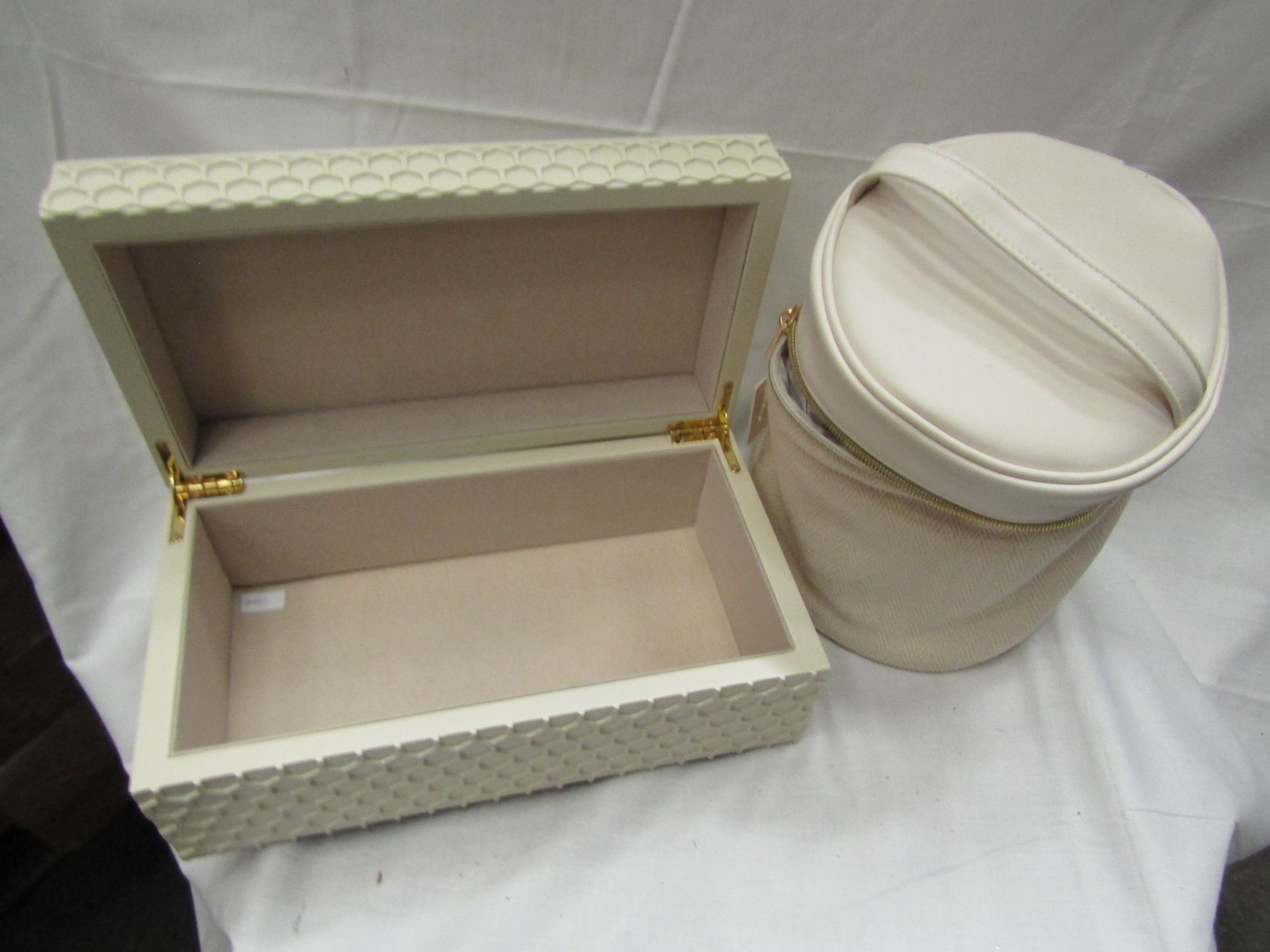 2 X Items Being a Lovely Cream Wooden Box Approx 12" X 6" & 1 X Cream Make Up Bag Both Unused