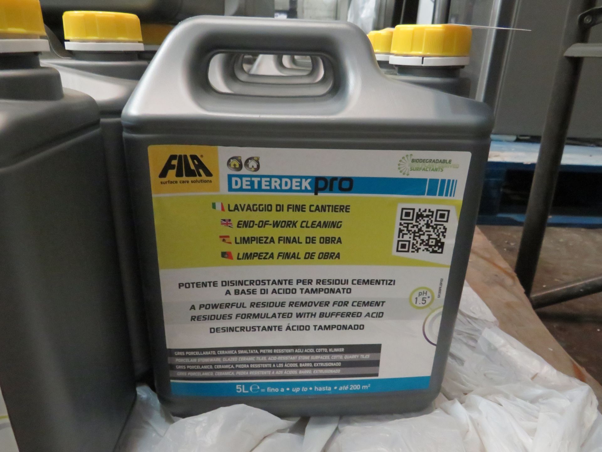 5ltr bottle of Fila Deterdek Pro end of work cleaning liquid, removes cement residue, for use on