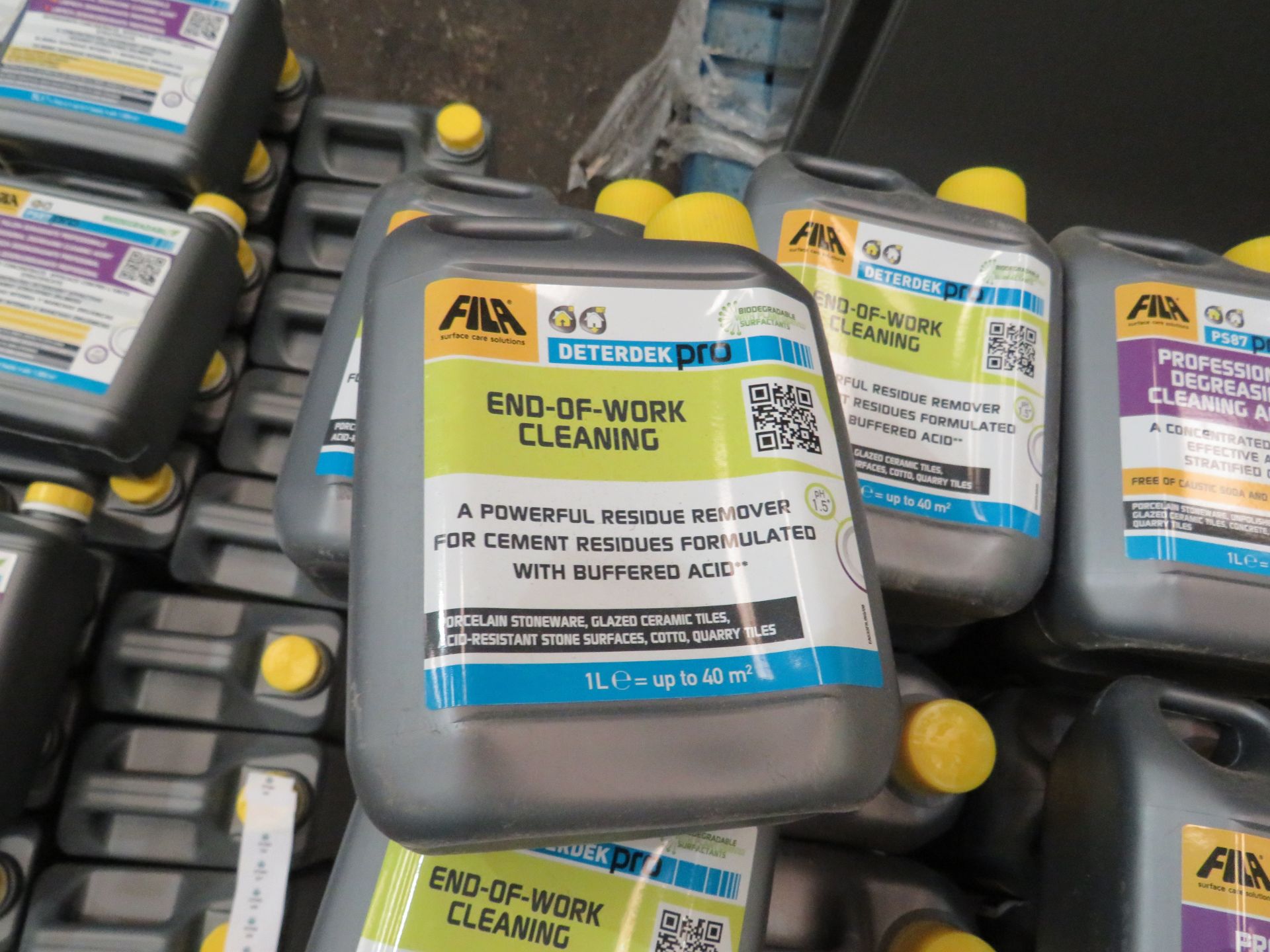 1ltr bottle of Fila Deterdek Pro end of work cleaning liquid, removes cement residue, for use on