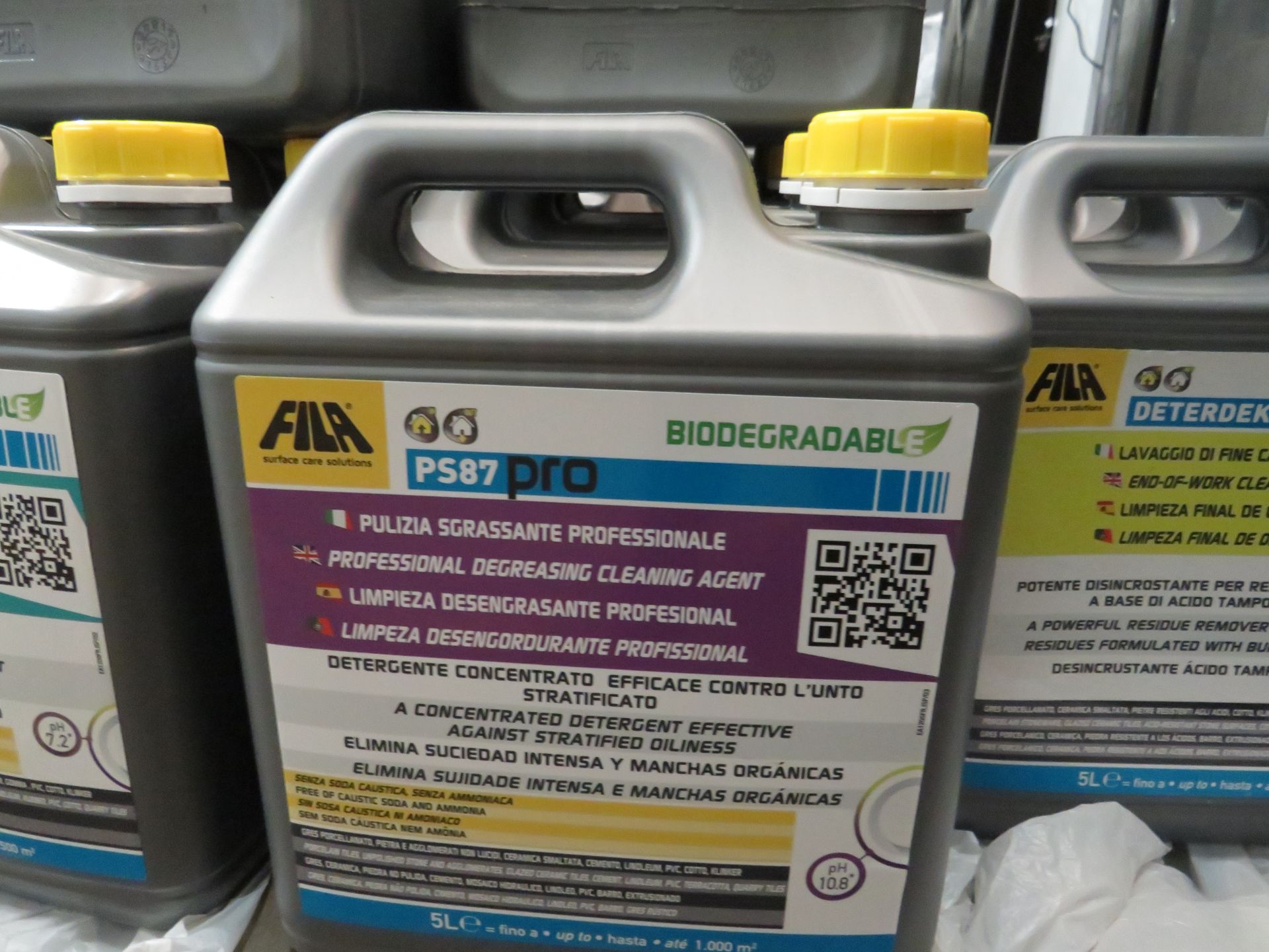 5ltr bottle of Fila PS87 pro degreasing cleaning agent, for use on Porcelain tiles, glazed tiles and