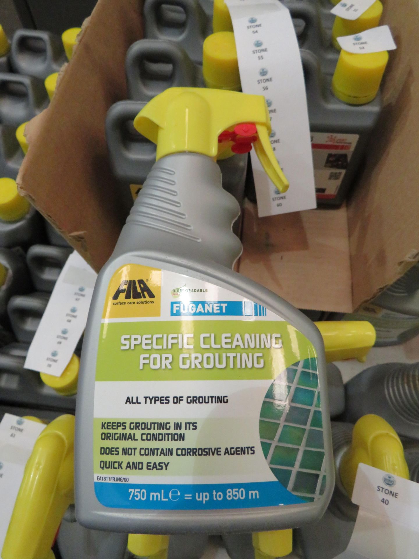 750ml spray bottle of Fila Fuganet specific cleaning for grouting