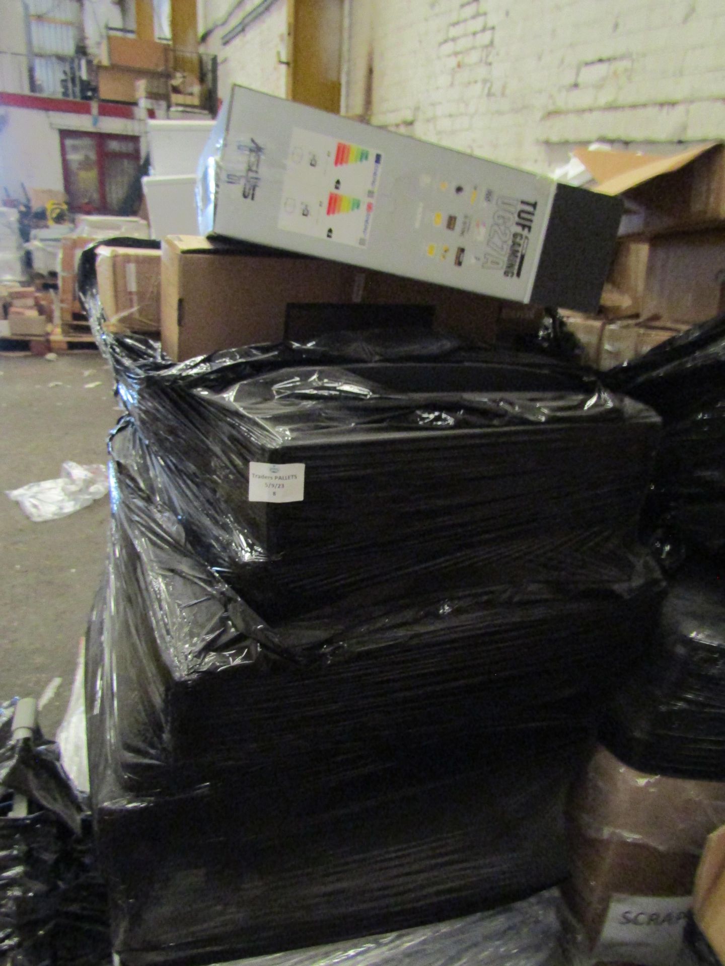 Pallet of Approx 16x Mixed Various Tvs & Monitors from Samsung - All Have Damages, May Be Spares