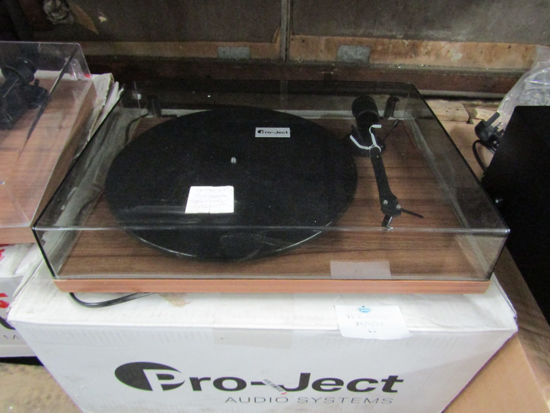 PROJ-T1-WAL-ESW Turntable PLU408983 boxed?powers on and turntable works on 2 speed settings no other