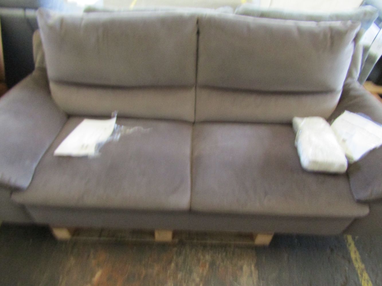 Low Starting Bids on Sofas and chairs from SCS, Oak Furniture land, Heals and more.