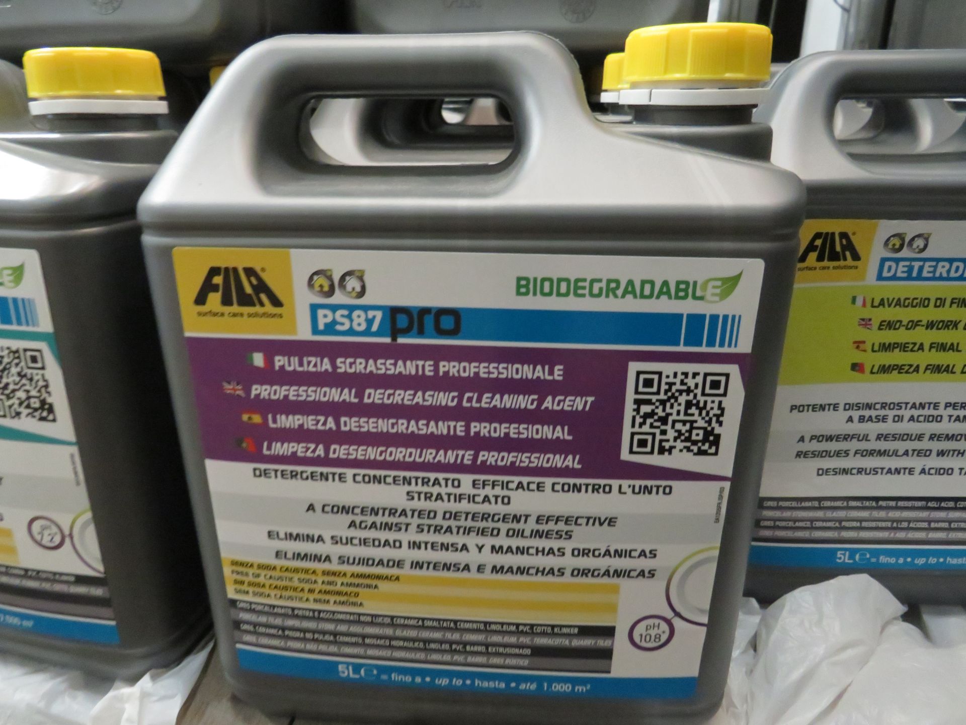 5ltr bottle of Fila PS87 pro degreasing cleaning agent, for use on Porcelain tiles, glazed tiles and