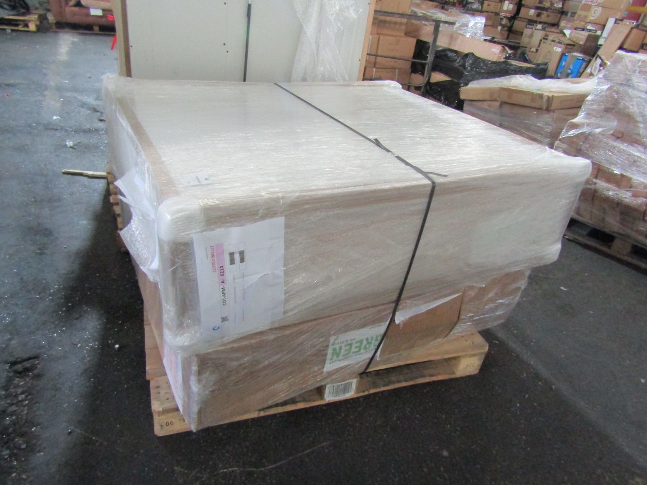 Upcylcers pallets of B.E.R pallets of customer returns furntiure and sofas from SCS, Heals, Swoon, John Lewis, Oak furniture land and more