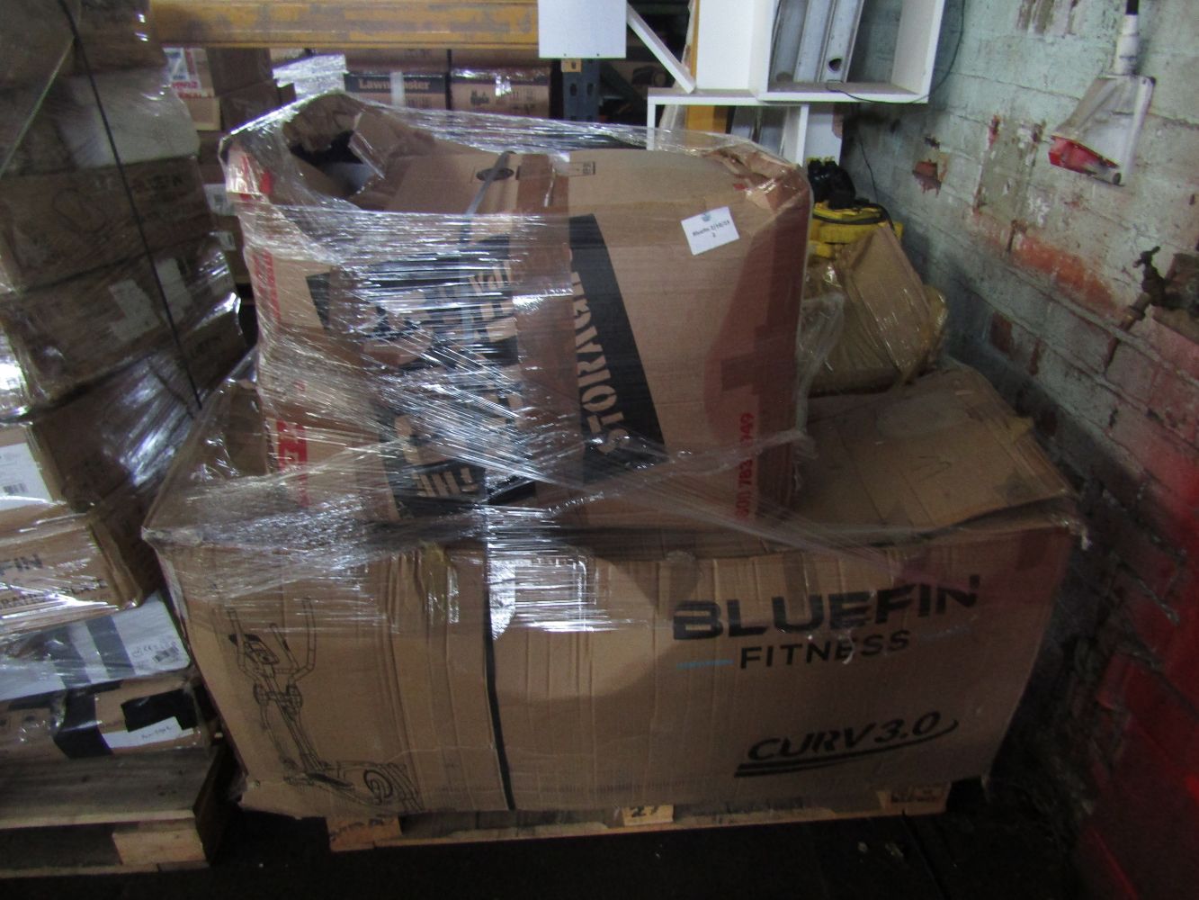 Pallets of Bluefin fitness returns includes vibrations plates, treadmills, bikes and more!!!