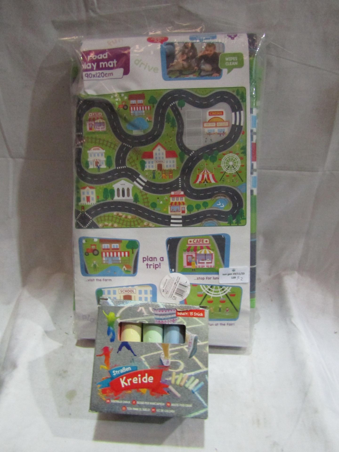2 X Items Being 1 Box of 15 Chunky Chalk Sticks & 1 x Road Play mat Unchecked & Packaged