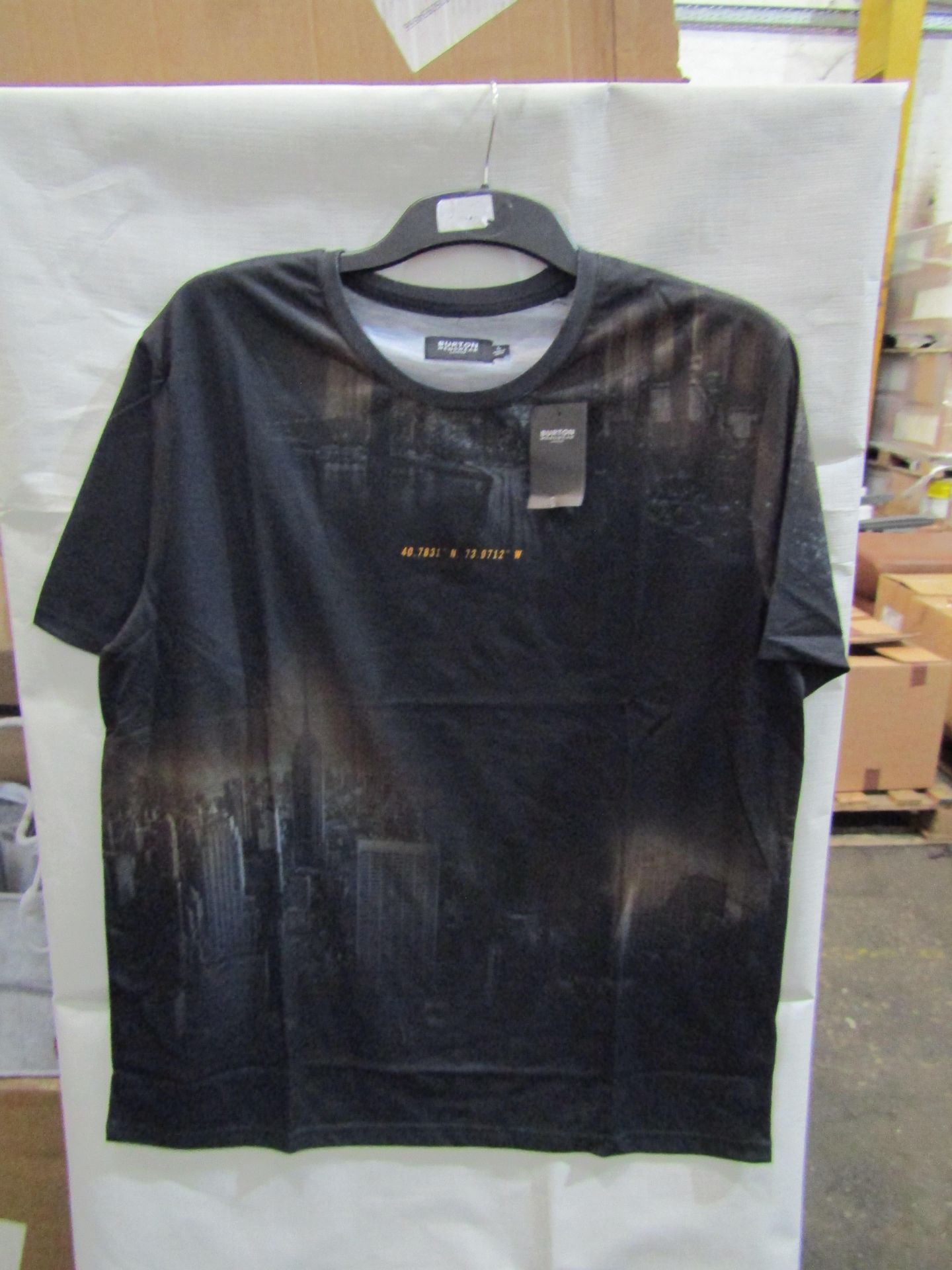 62X Burton Menswear Black Slim New York City Sky Line T Shirt Size L New & Packaged.