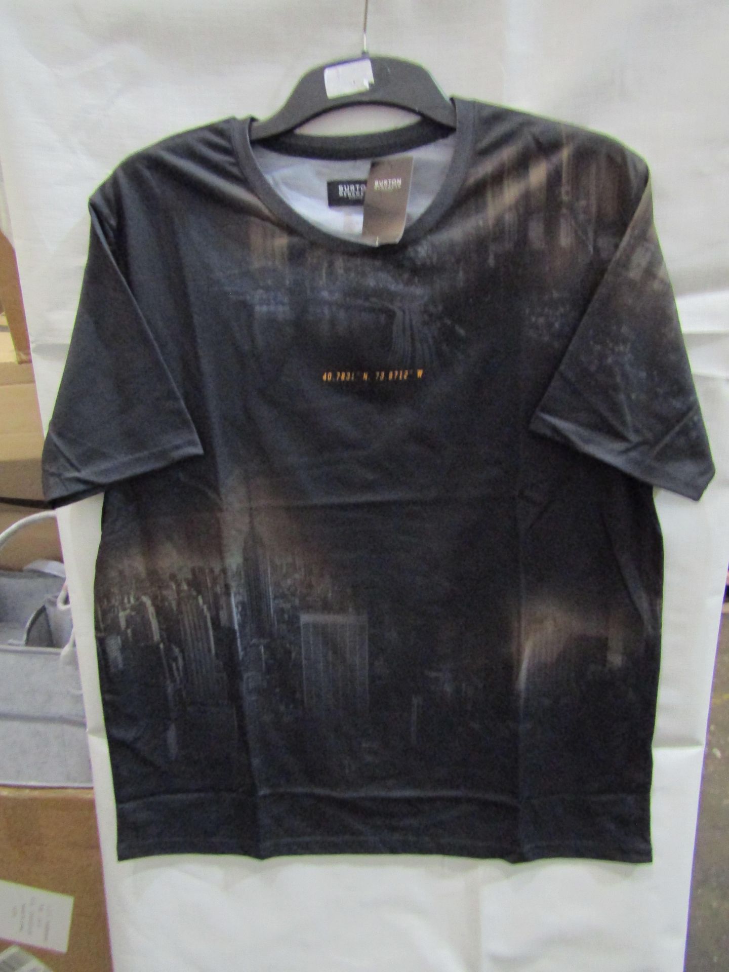 5X Burton Menswear Black Plus Tail Sky Line T-Shirt Size 5XL New & Packaged.