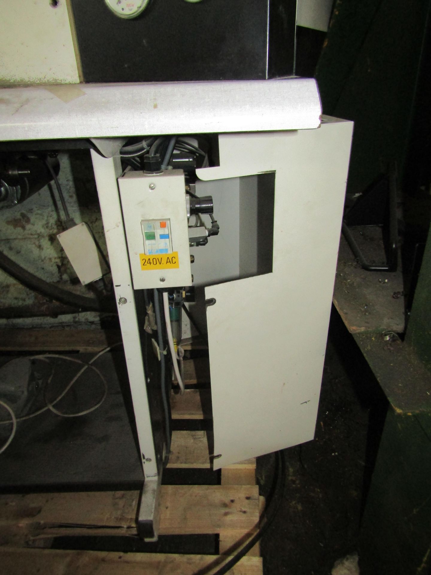 Ardmel tape seam sealer machine with Hydrovane 501 compressor. the business it was removed from says - Image 4 of 6