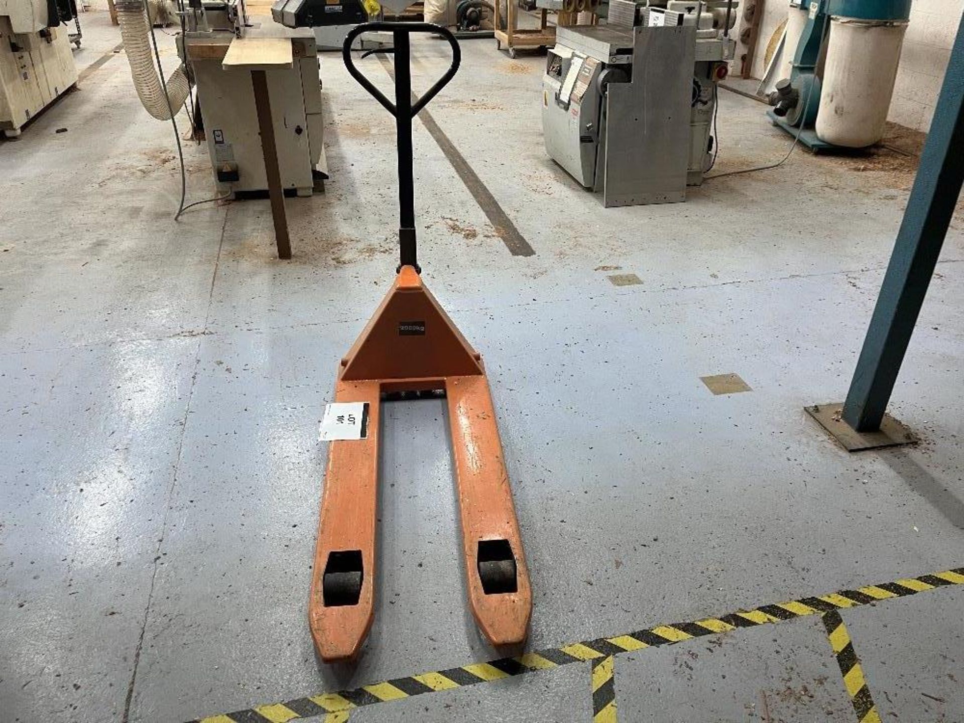 2t pallet truck - Image 2 of 3
