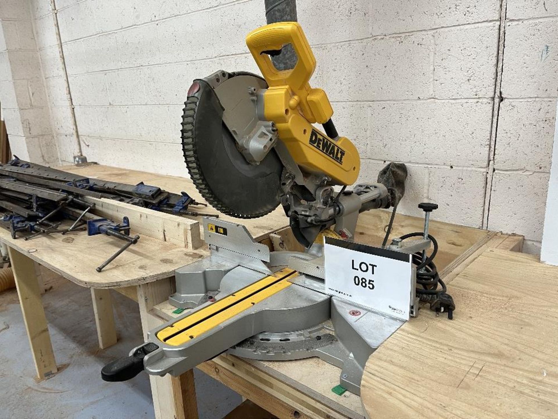 DeWalt radial arm cut off saw - Image 4 of 7