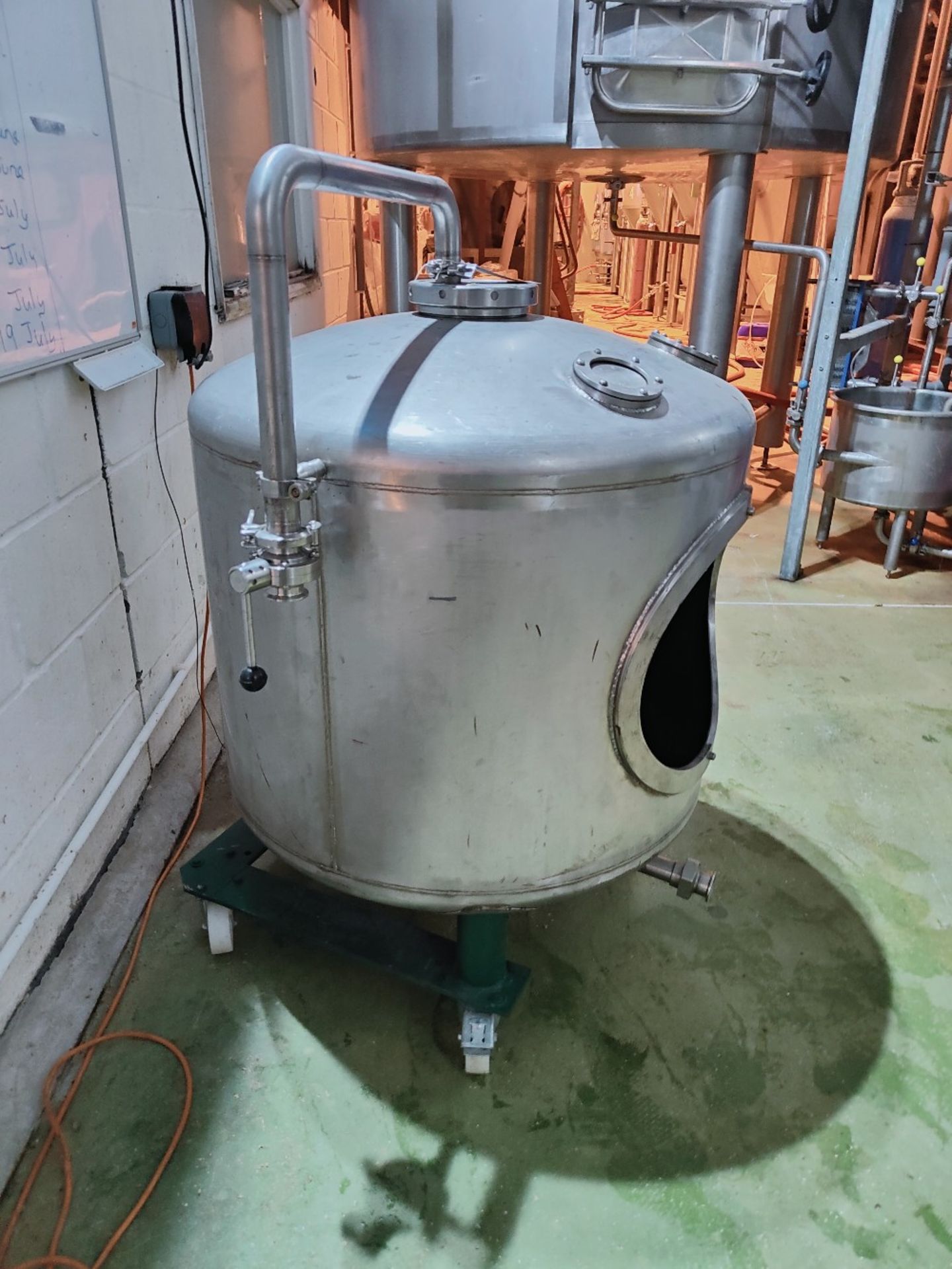 Small Stainless Steel Tank With Inspection Hatch, Bottom Discharge,E.500 Litre, Trolley Mounted - Image 3 of 4