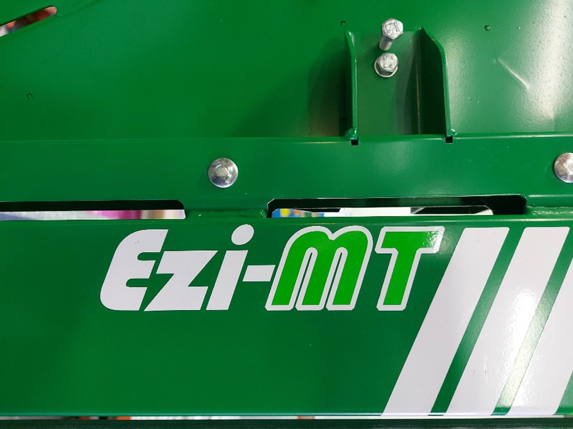 EZI-MT Hand-Winch Bin Lifter - Image 4 of 6