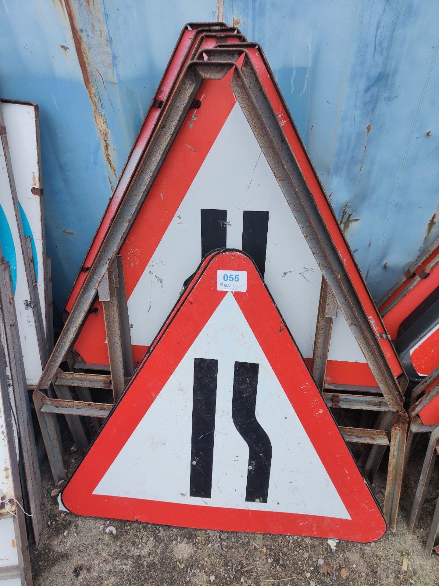 (6) Road narrows traffic signs