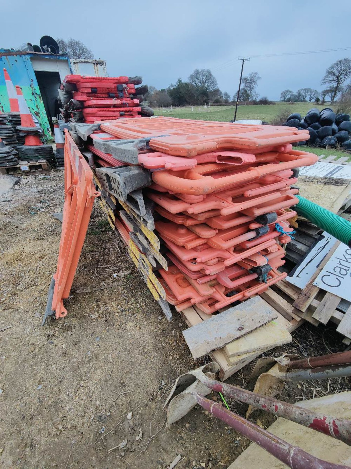 (20) Plastic safety barriers - Image 2 of 2