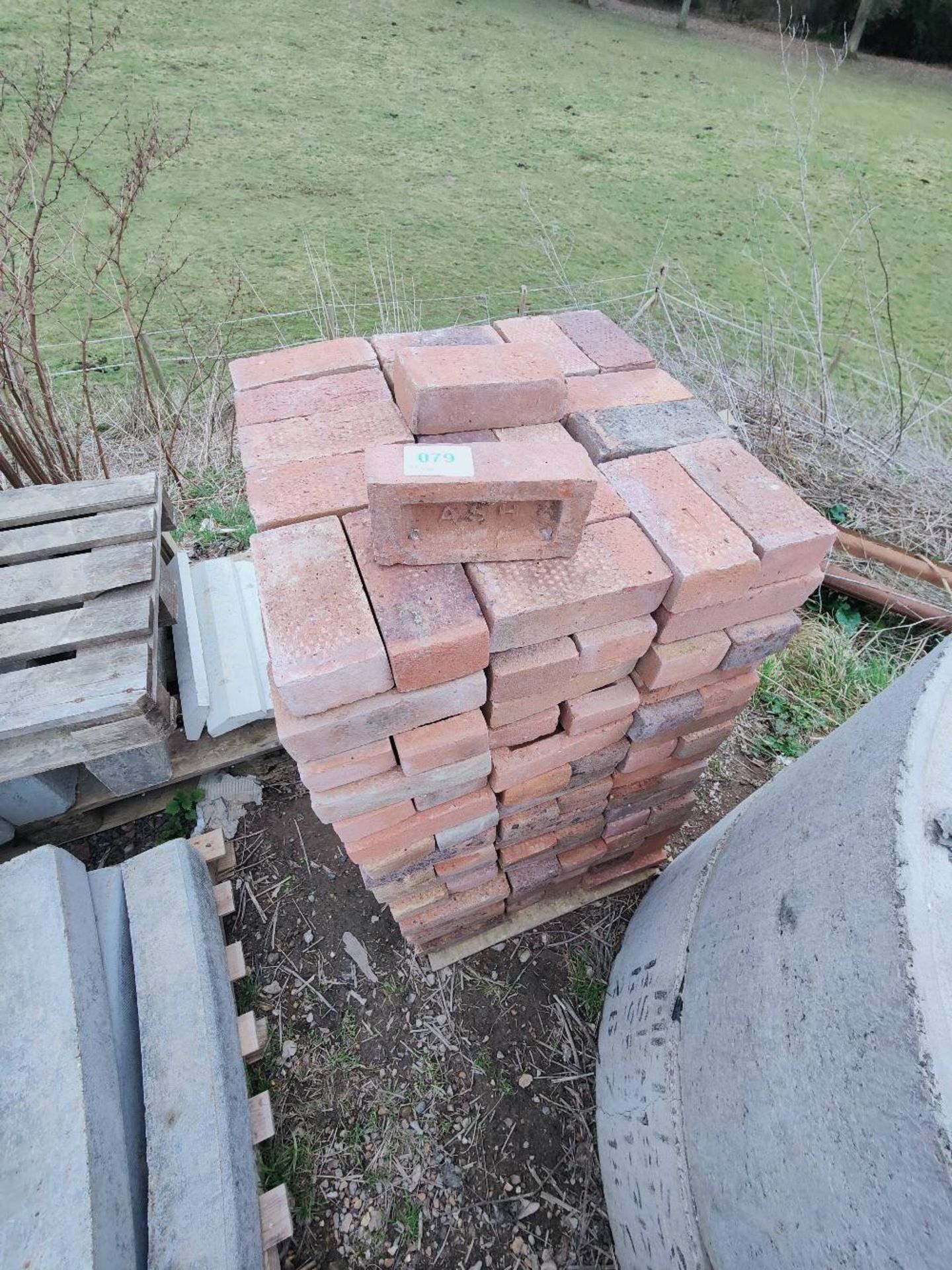 Quantity of clay bricks, as lotted - Image 3 of 3