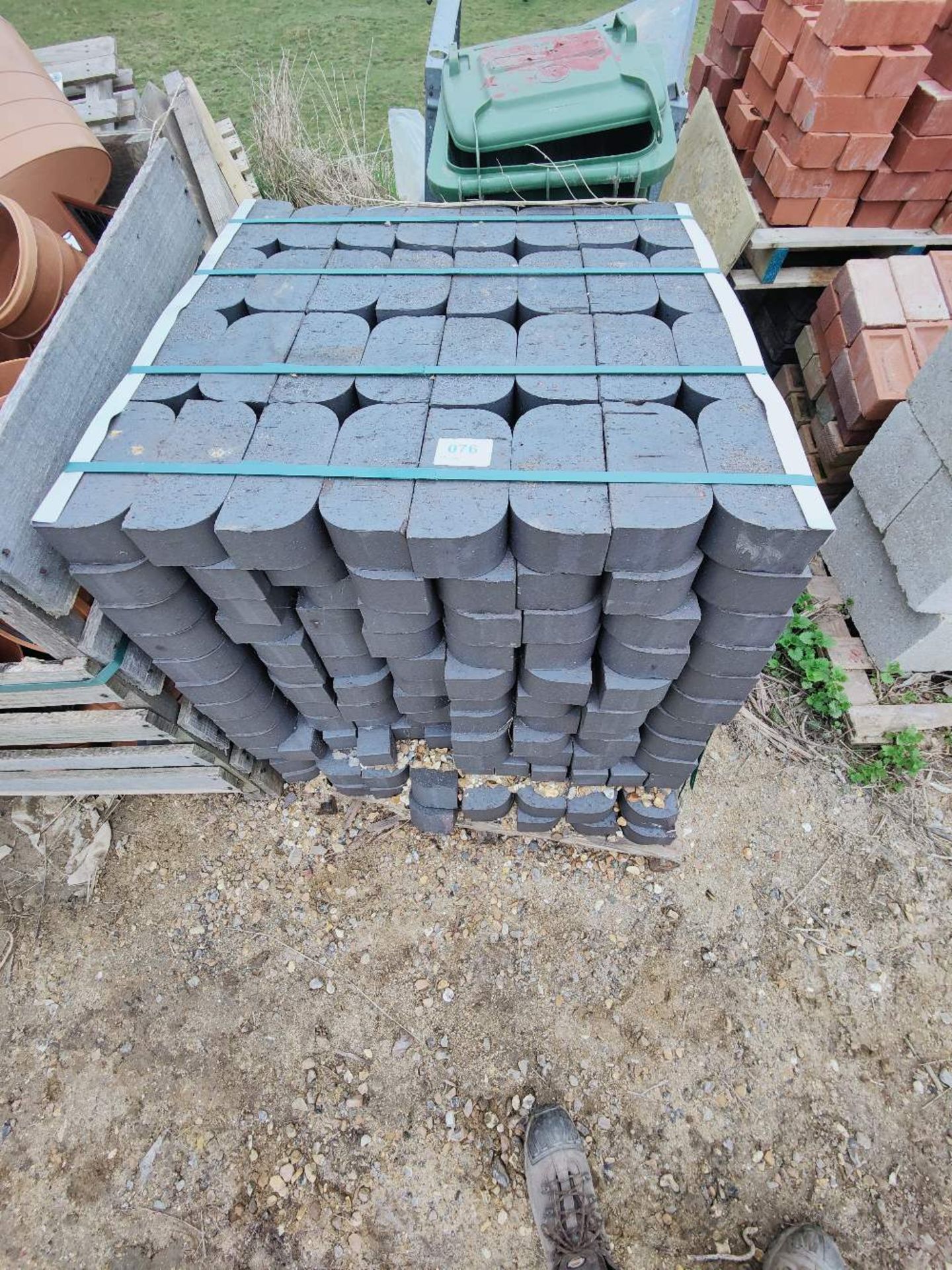 Unused pallet of Ketley blue 65mm paving blocks - Image 3 of 4