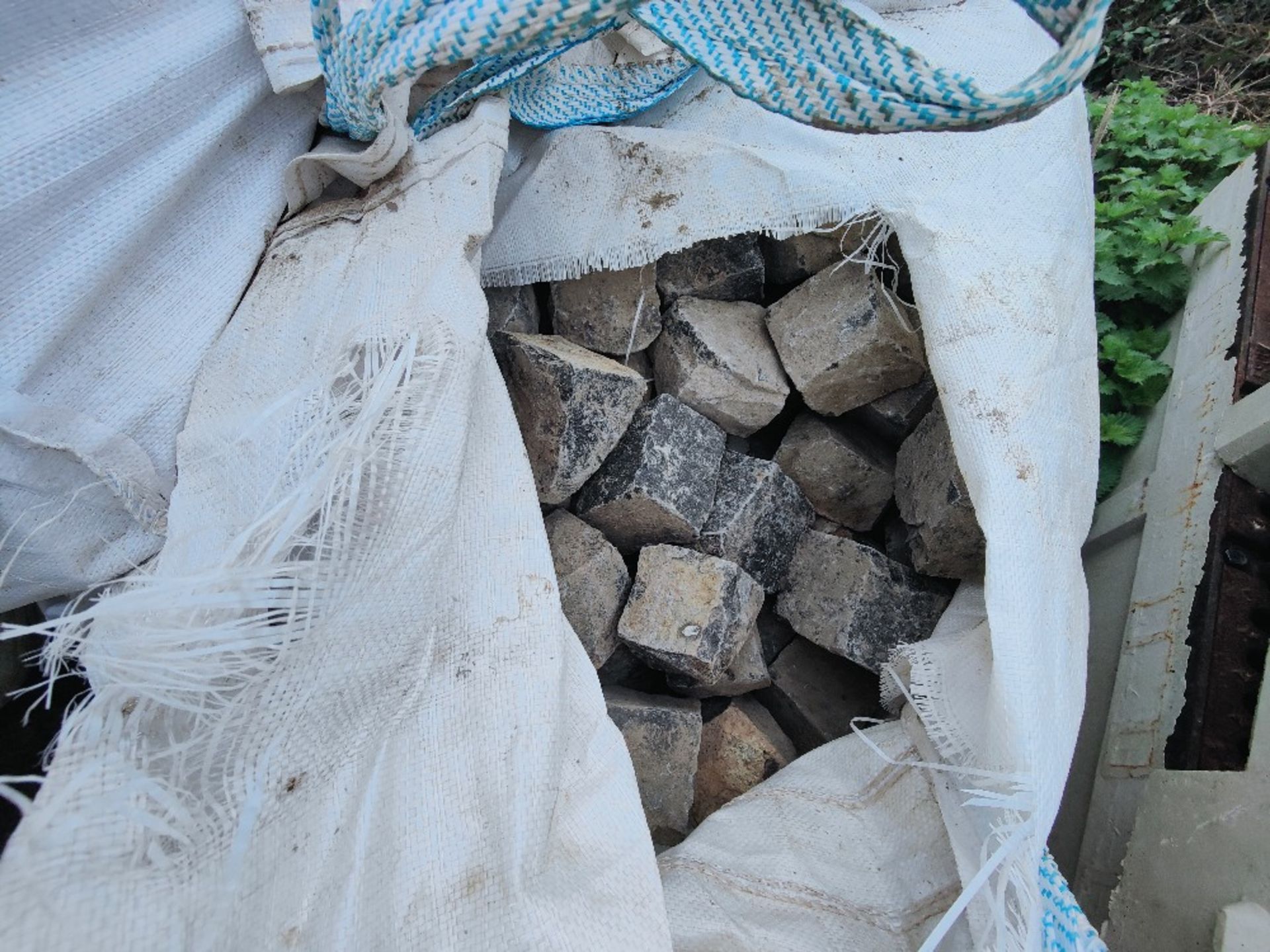 (11) bags of partially used bags of paving blocks - Image 9 of 9