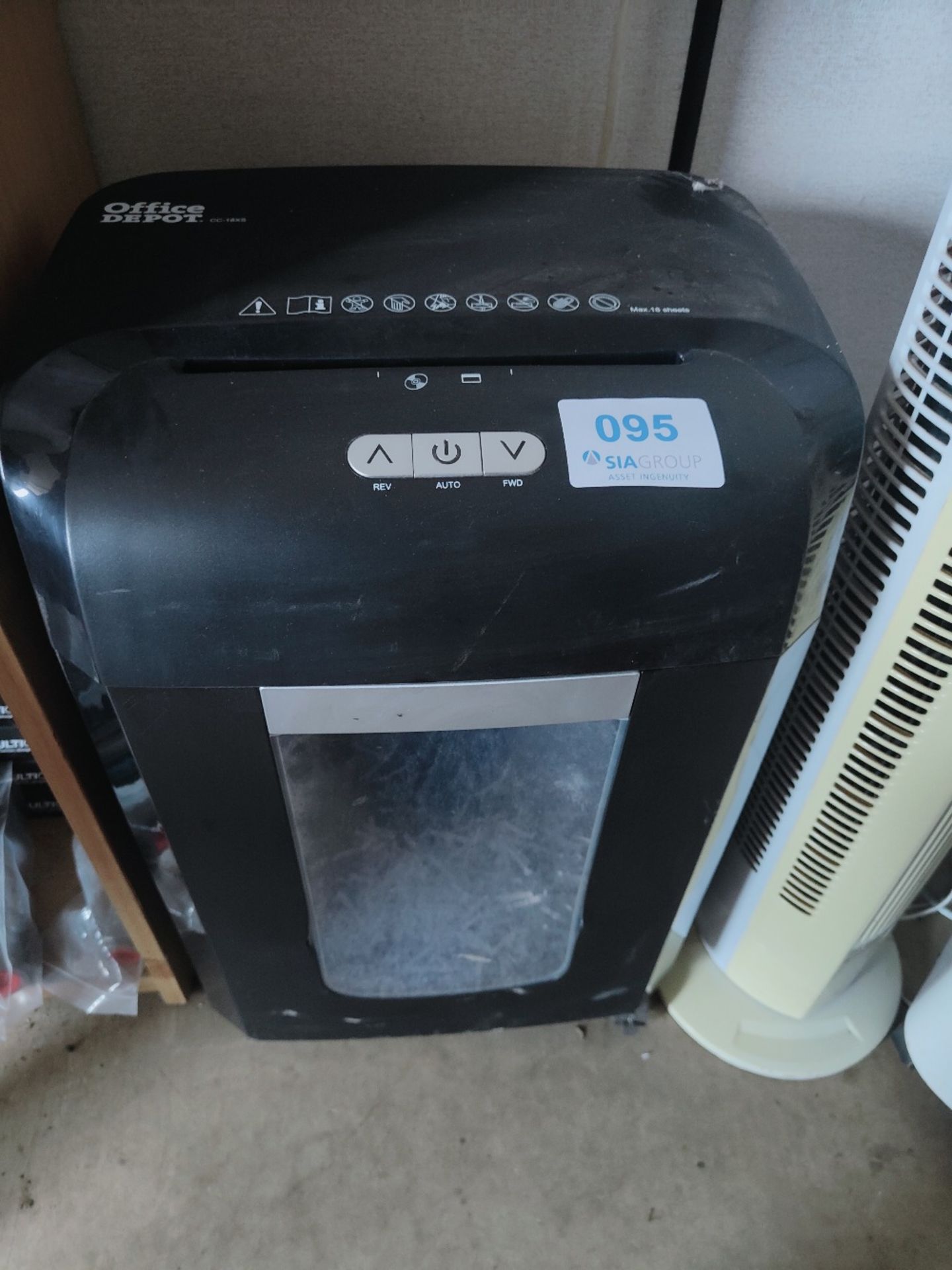 Office Depot paper shredder, iGenix fan and Logik air conditioning unit - Image 2 of 4