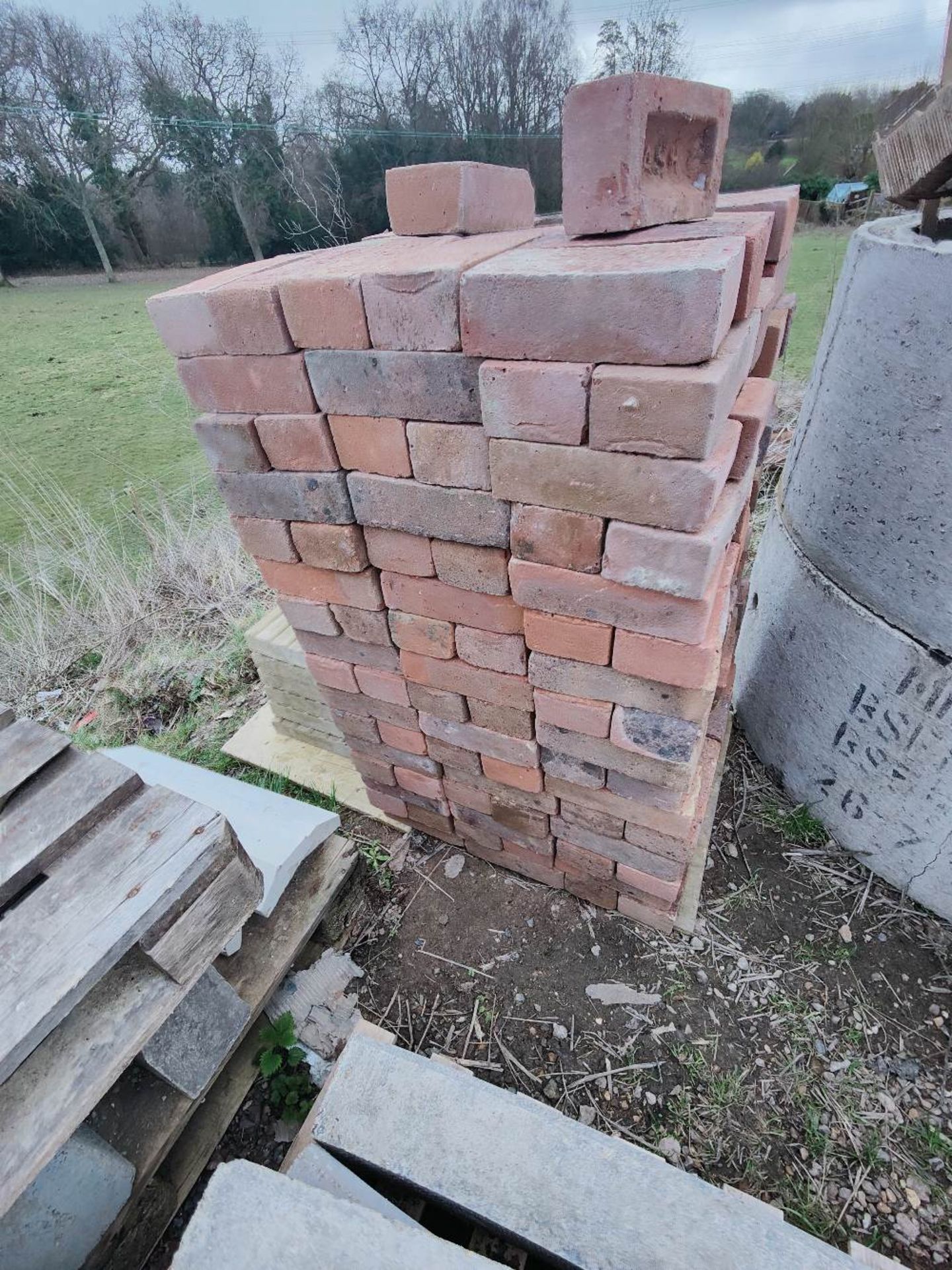 Quantity of clay bricks, as lotted