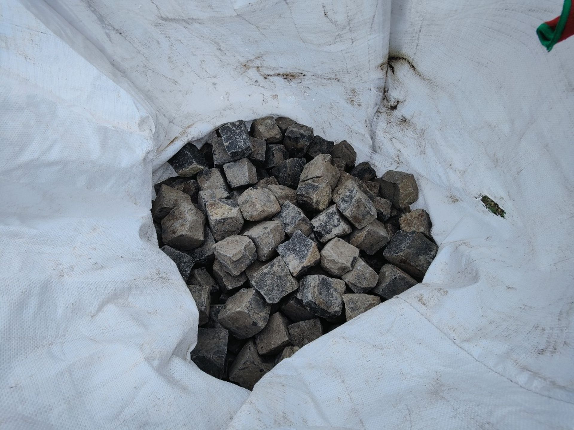 (11) bags of partially used bags of paving blocks - Image 8 of 9