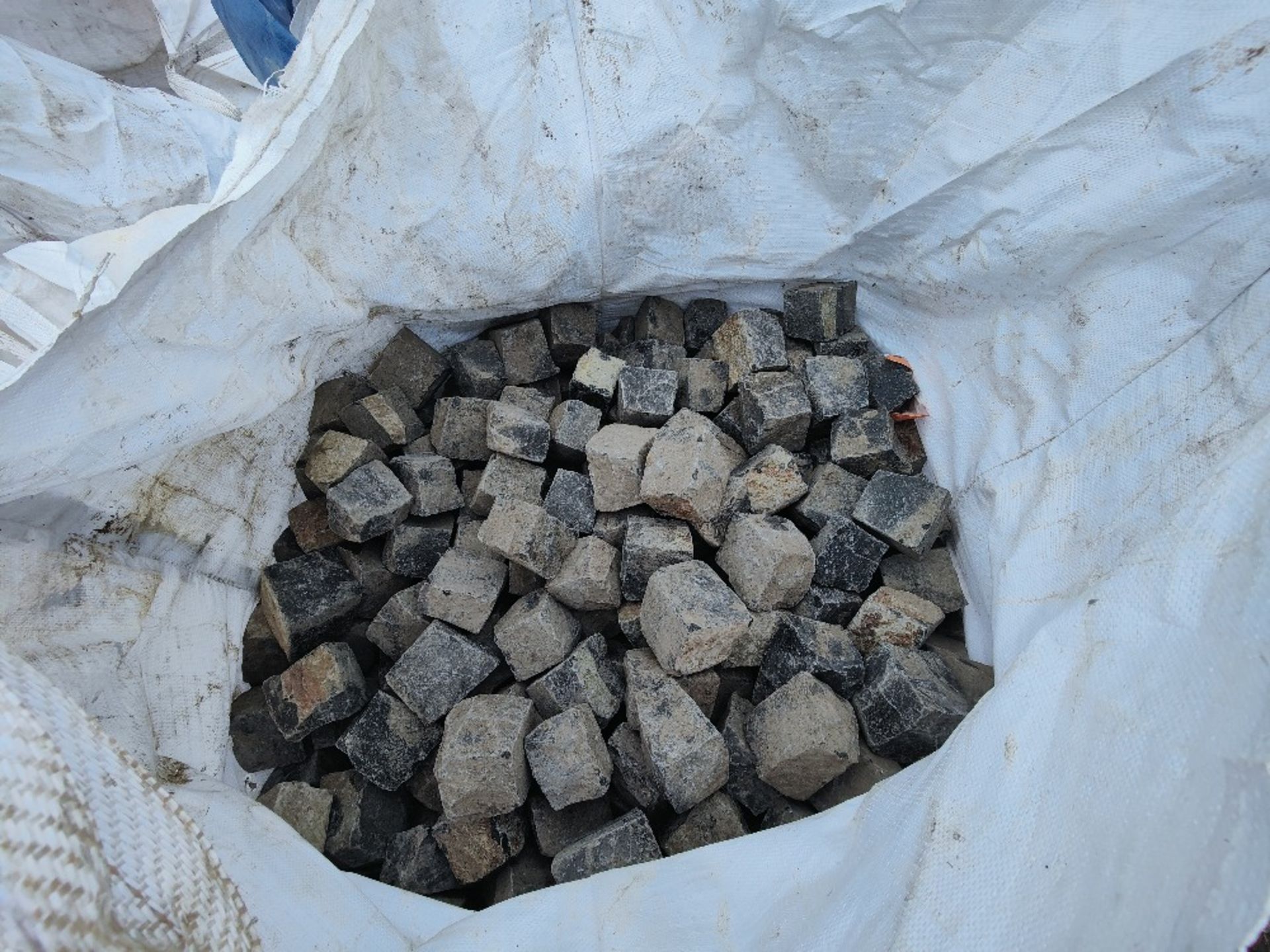 (11) bags of partially used bags of paving blocks - Image 3 of 9