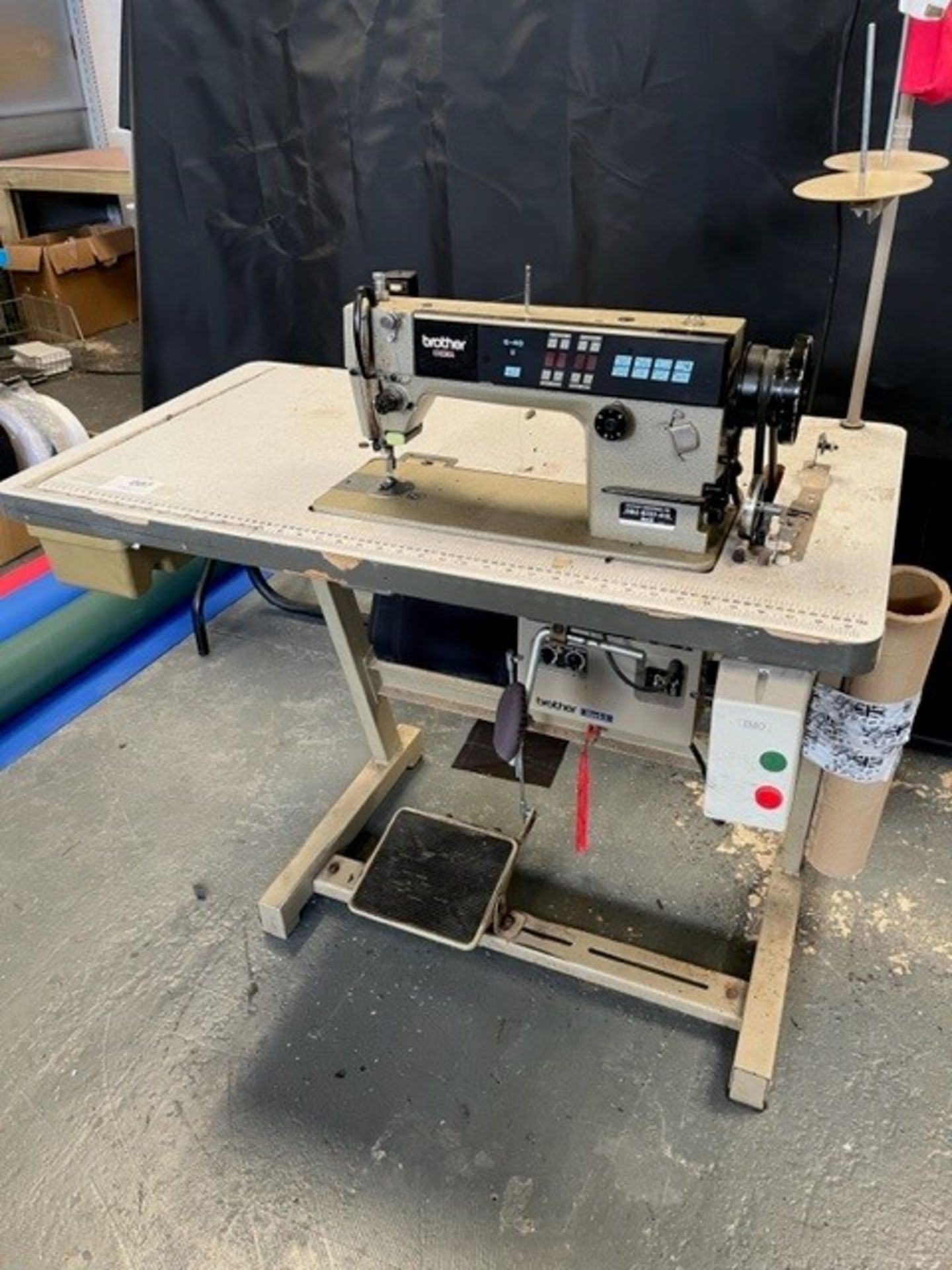 Brother Edexra E-40 Industrial Lockstitch Sewing Machine with Sewing Table - Bild 2 aus 9