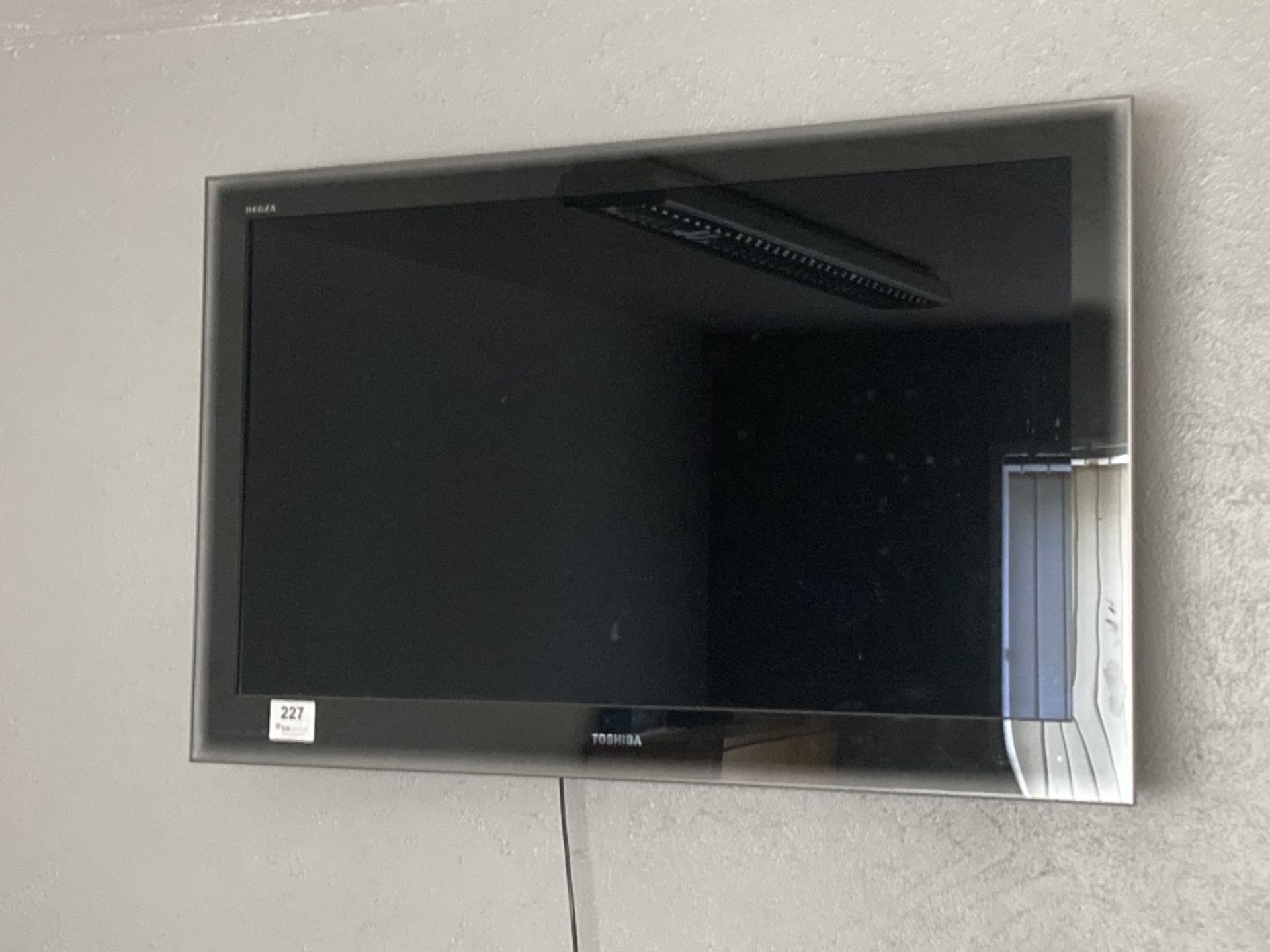 Toshiba Flat Screen Television complete with Wall Bracket