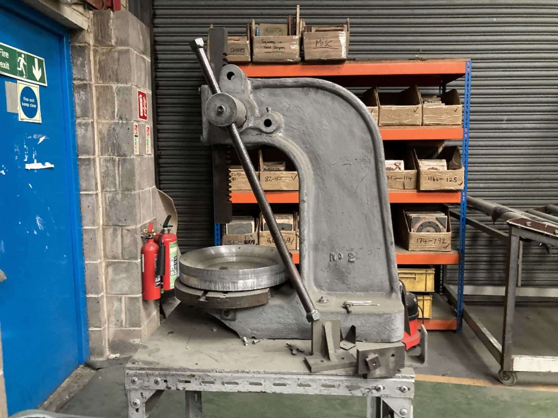 No.2 bench mounted manual press - Image 4 of 5