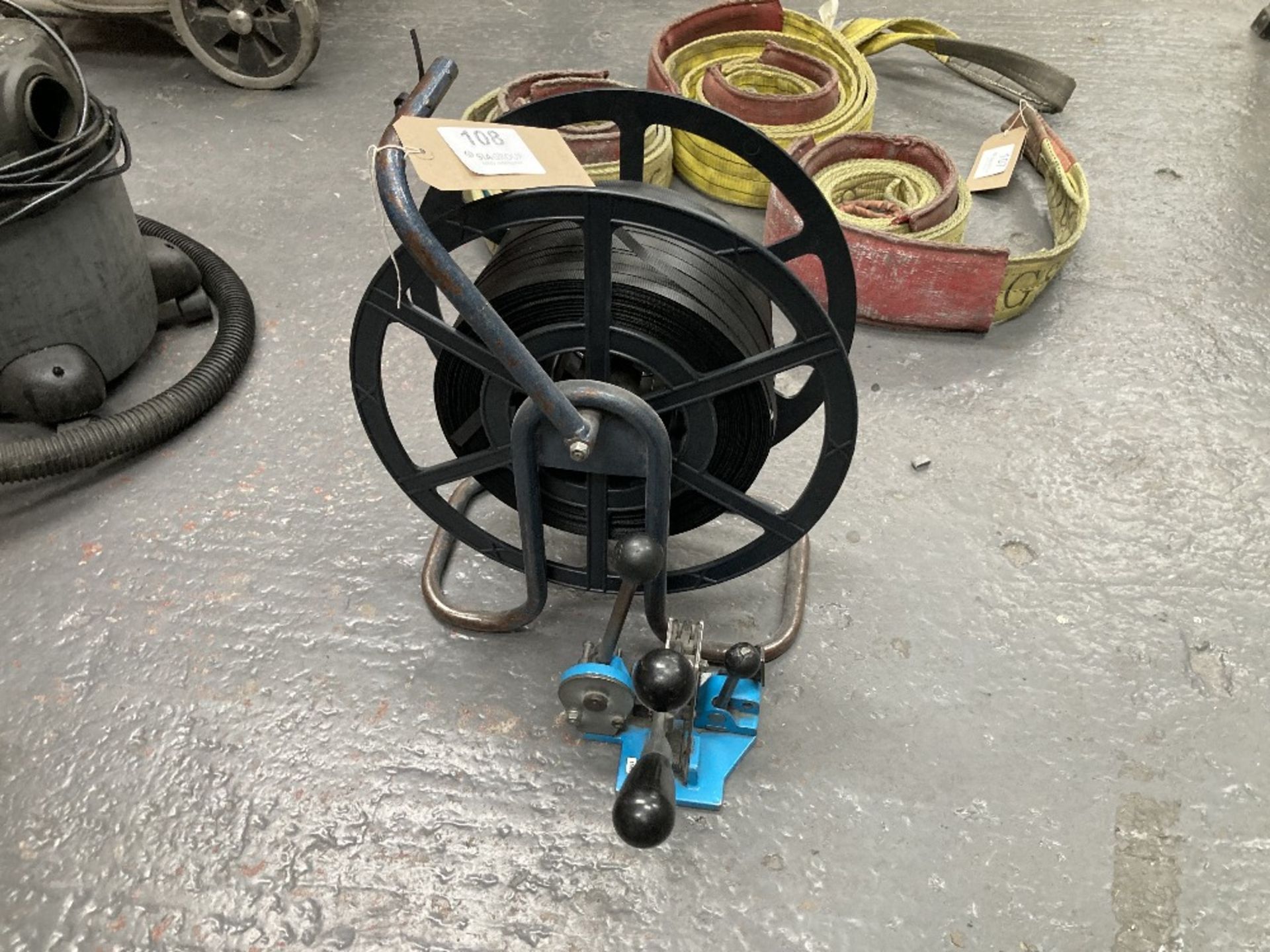 Unbranded steel strap spool feeder with cutter/crimper - Image 3 of 3