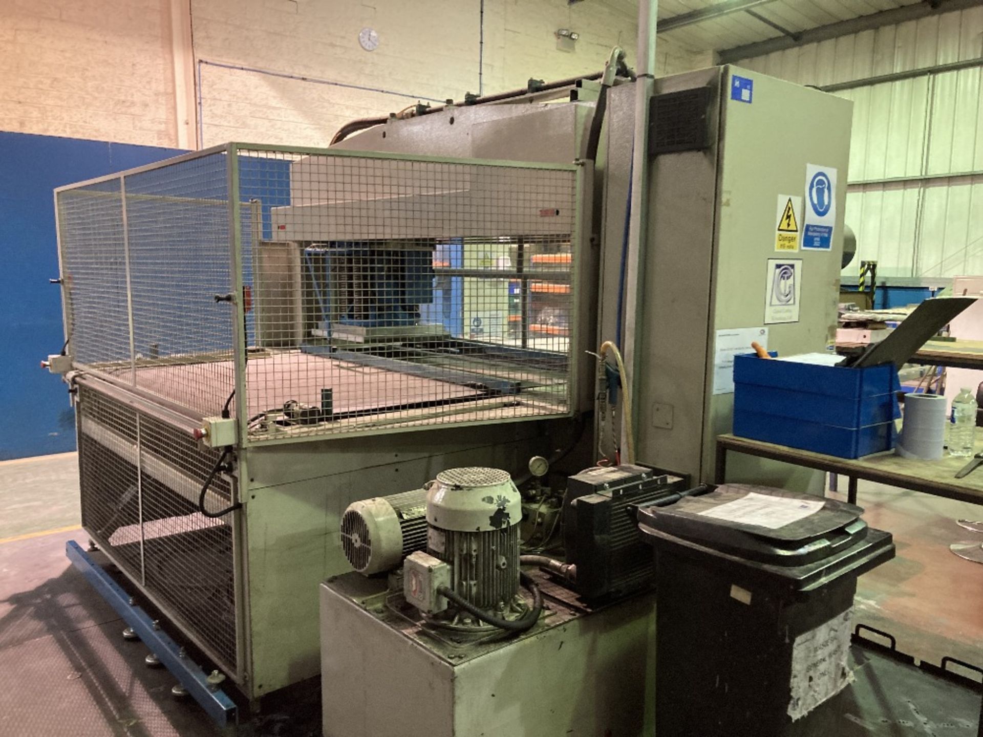 Global Cutting Technology LC45 travelling head cutting press - Image 5 of 10