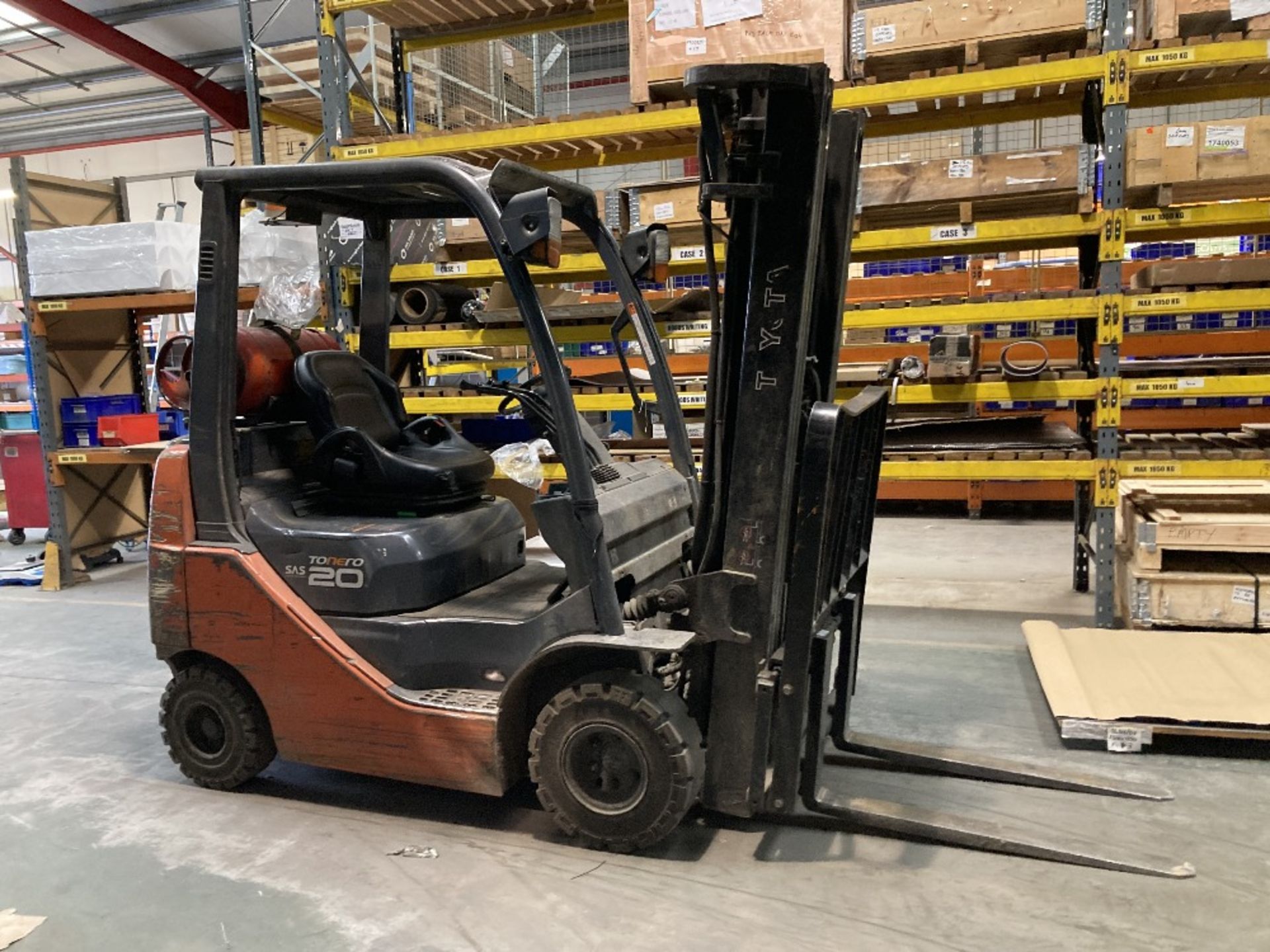 Toyota 02-8FGKF20 2,000kg Gas powered forklift truck