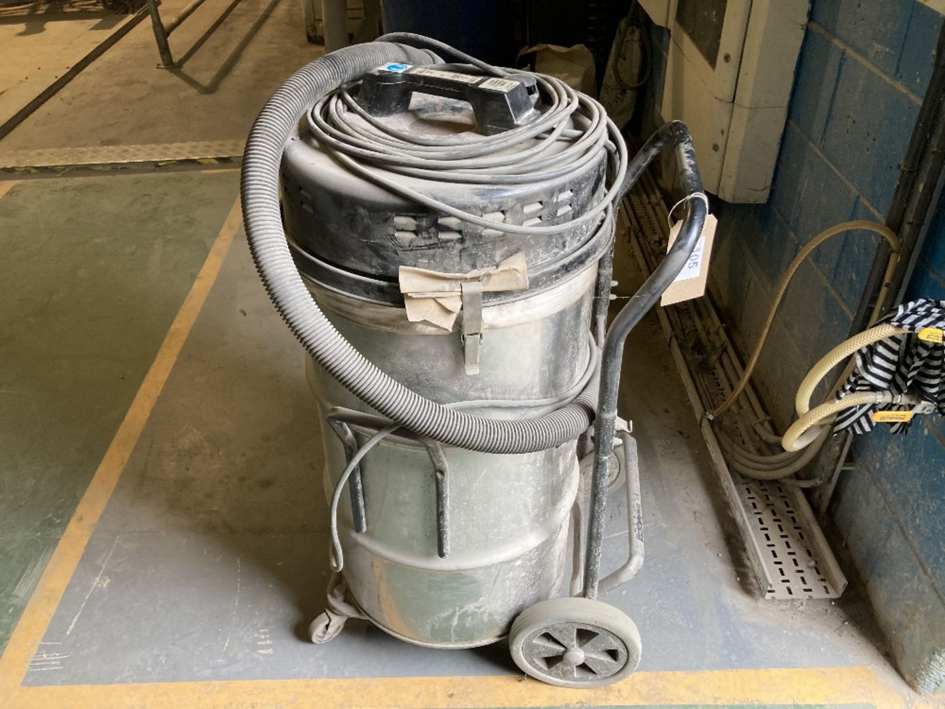 Numatic NTT industrial vacuum cleaner - Image 3 of 5