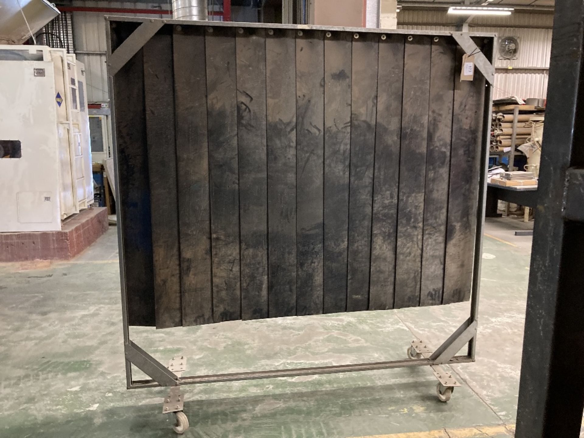 Steel framed mobile welding screen - Image 3 of 4