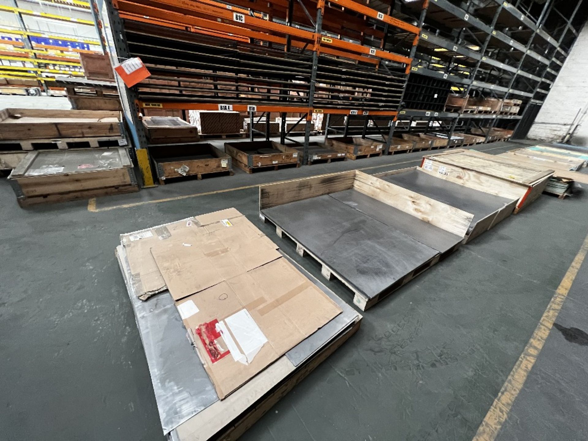 Quantity of (4) pallets stainless steel tanged material - Bild 2 aus 3