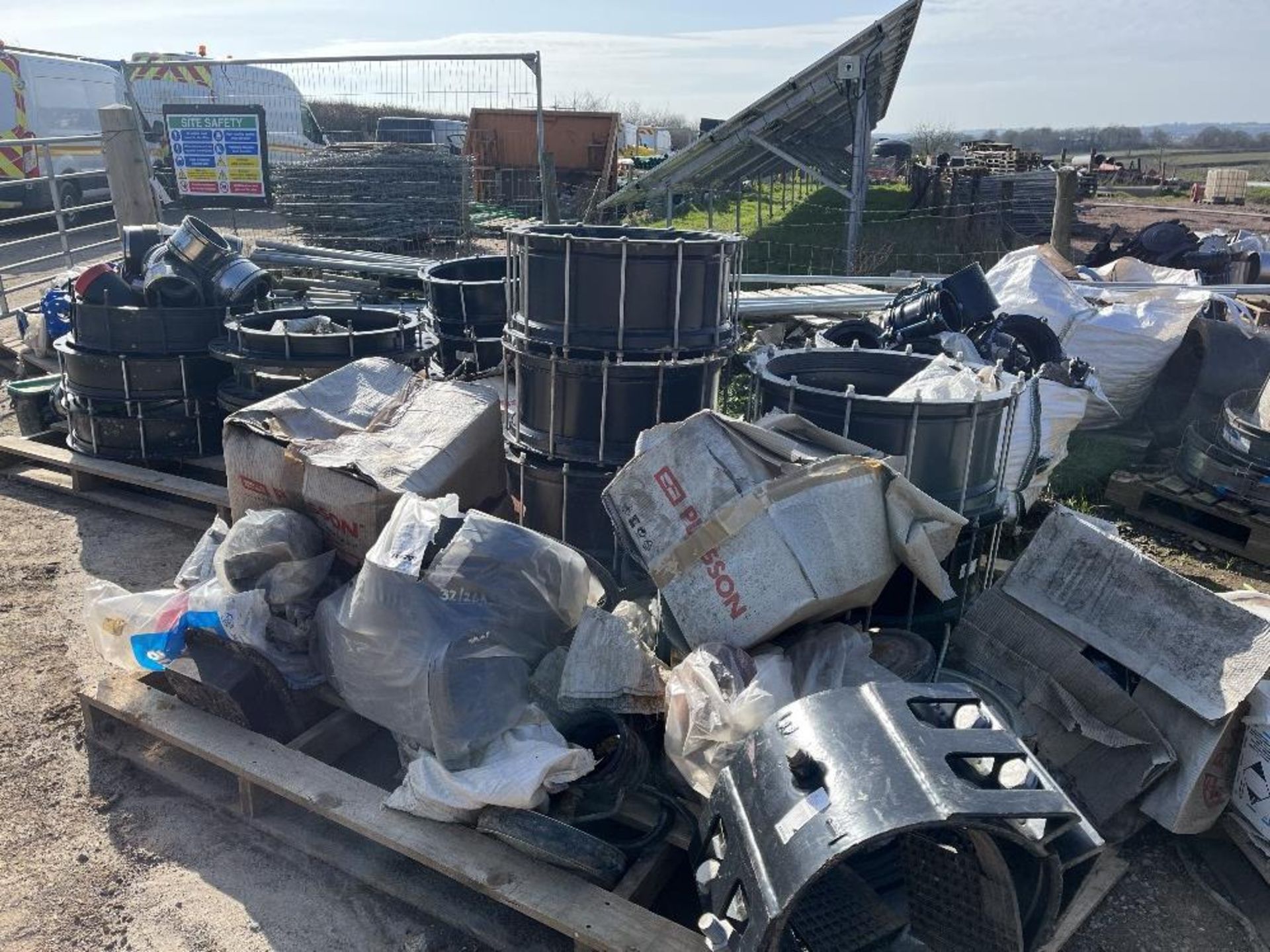 Large Quantity of coupling - Image 10 of 13