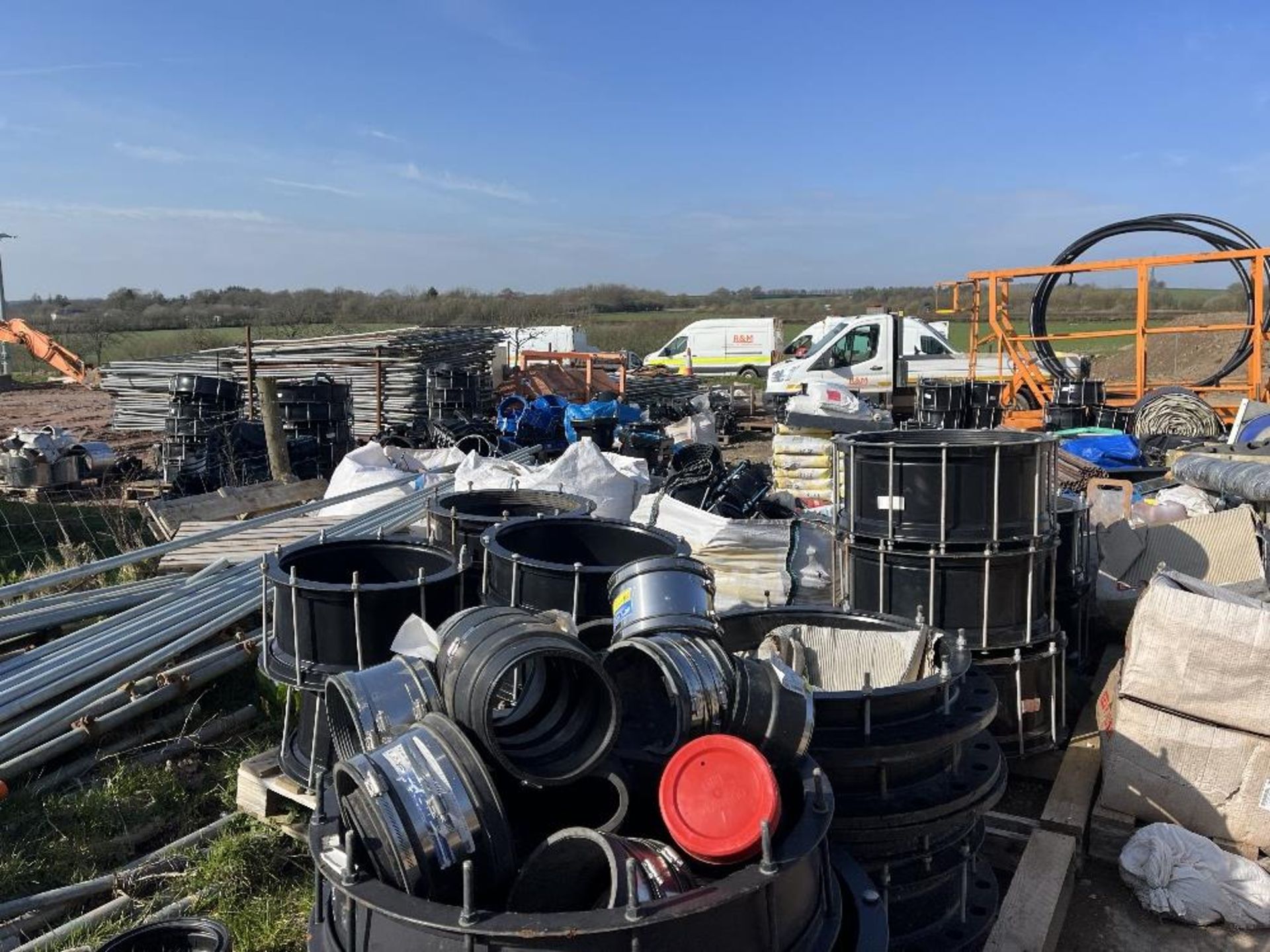 Large Quantity of coupling - Image 13 of 13