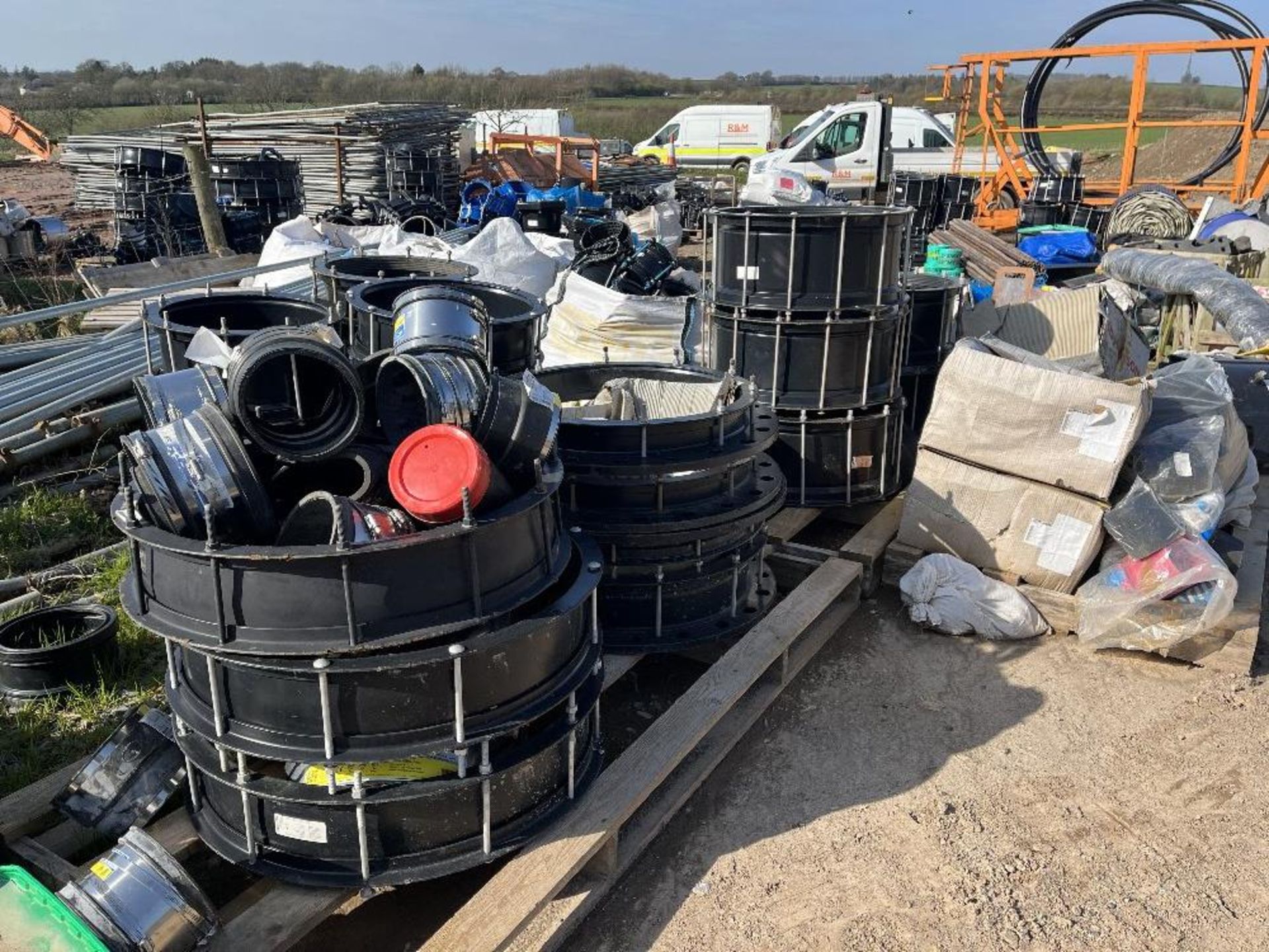 Large Quantity of coupling - Image 12 of 13