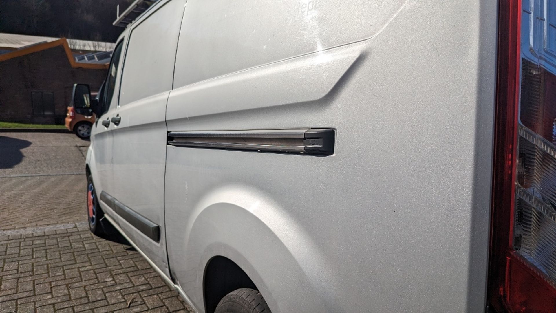 (2015) - Ford Transit Custom 290 L2 Diesel FWD - Image 10 of 20