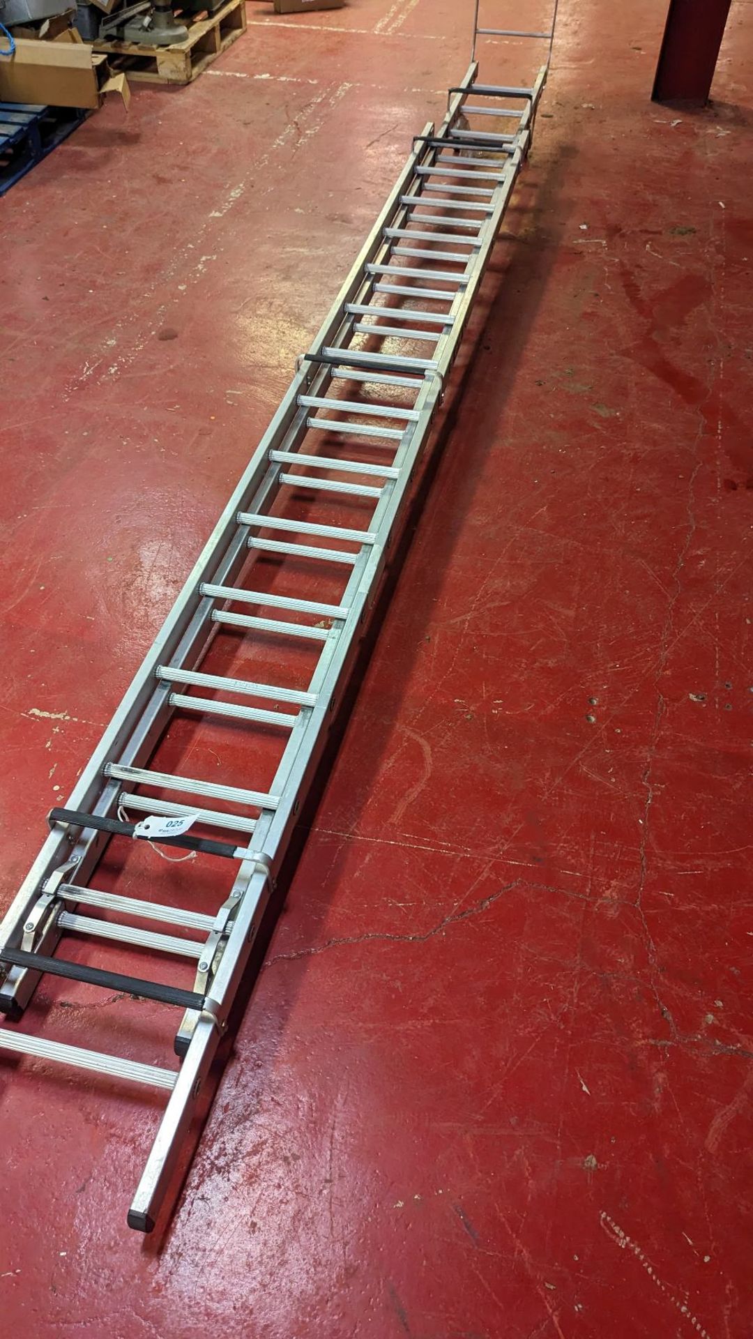 Lyte two section extension ladder - Image 2 of 3