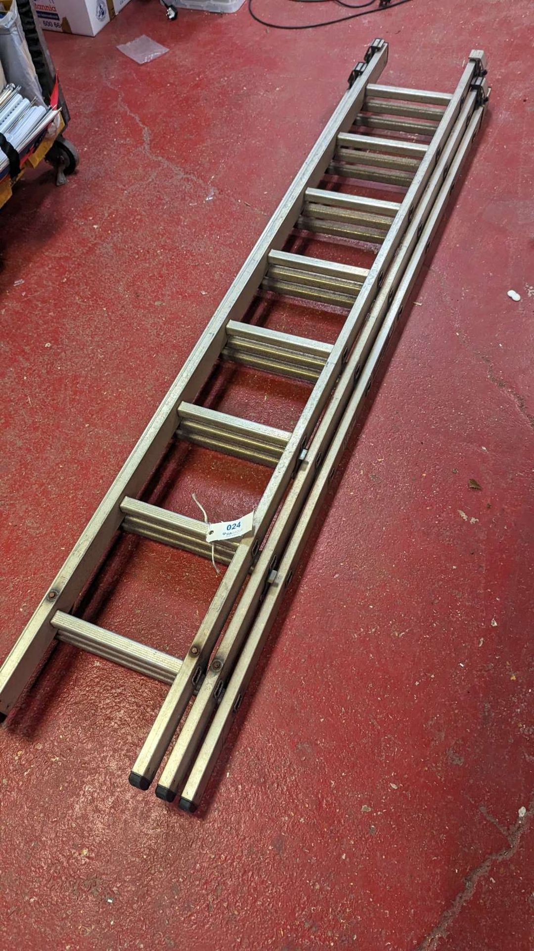 Wickes professional three section extension ladder - Image 2 of 3