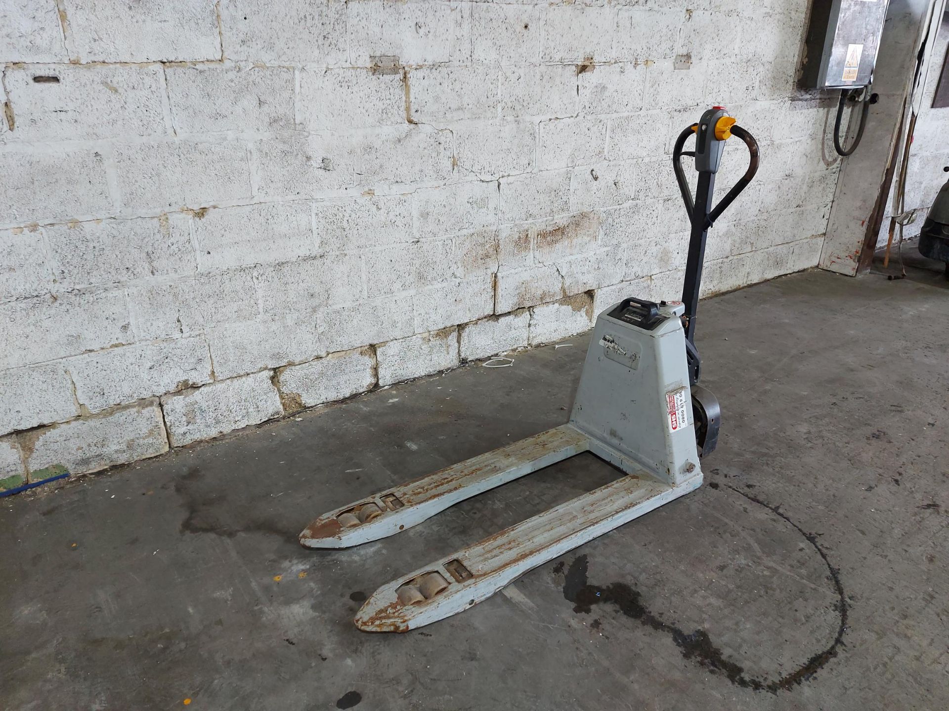 EP Equipment EPL 153 1500kg Electric Pallet Truck - Image 2 of 6