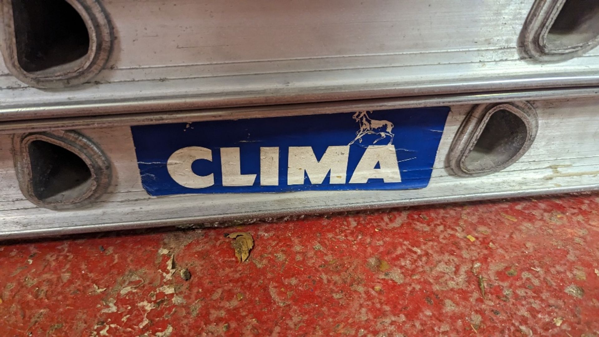 Clima two section extension ladder - Image 2 of 2