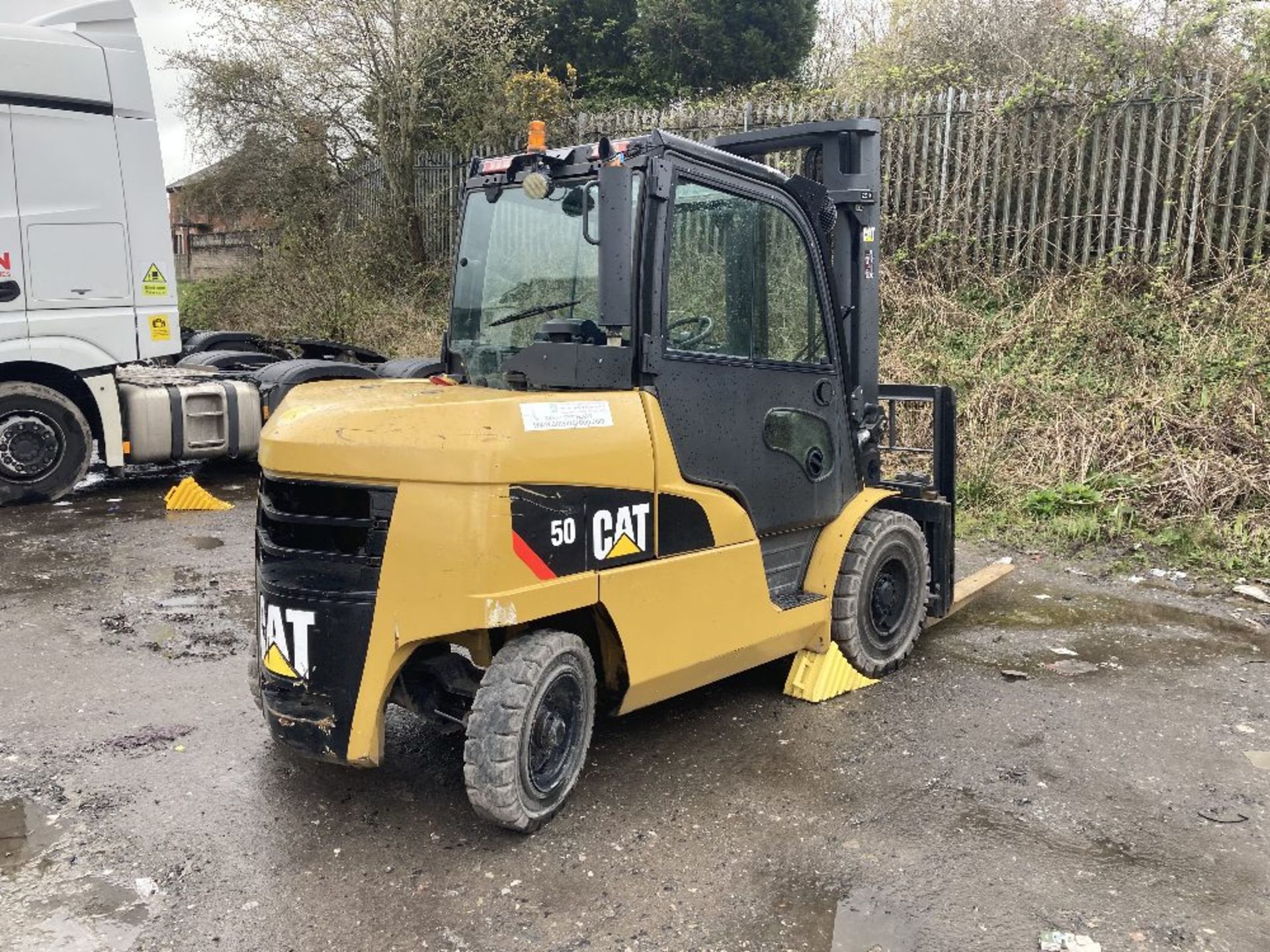 Caterpillar DP50N 5 Tonne forklift truck - Image 2 of 6