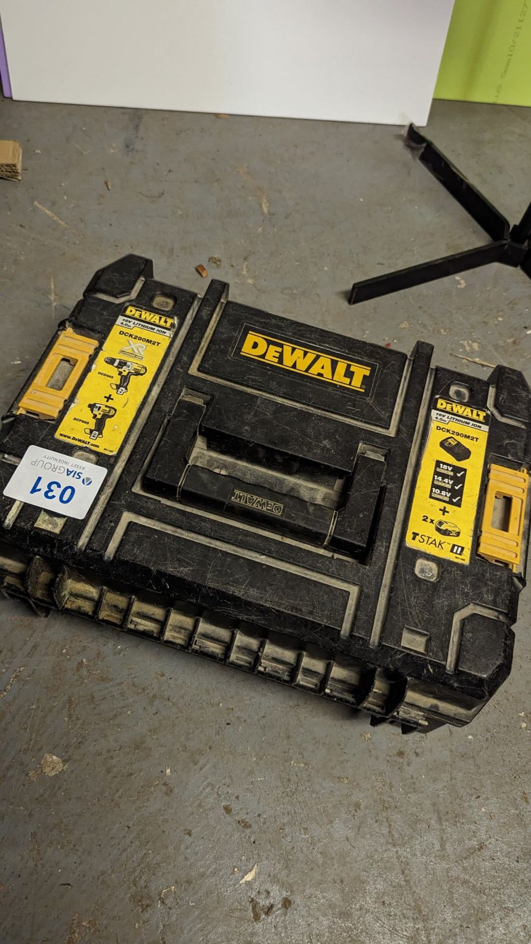 Dewalt brushless drill set - Image 2 of 2